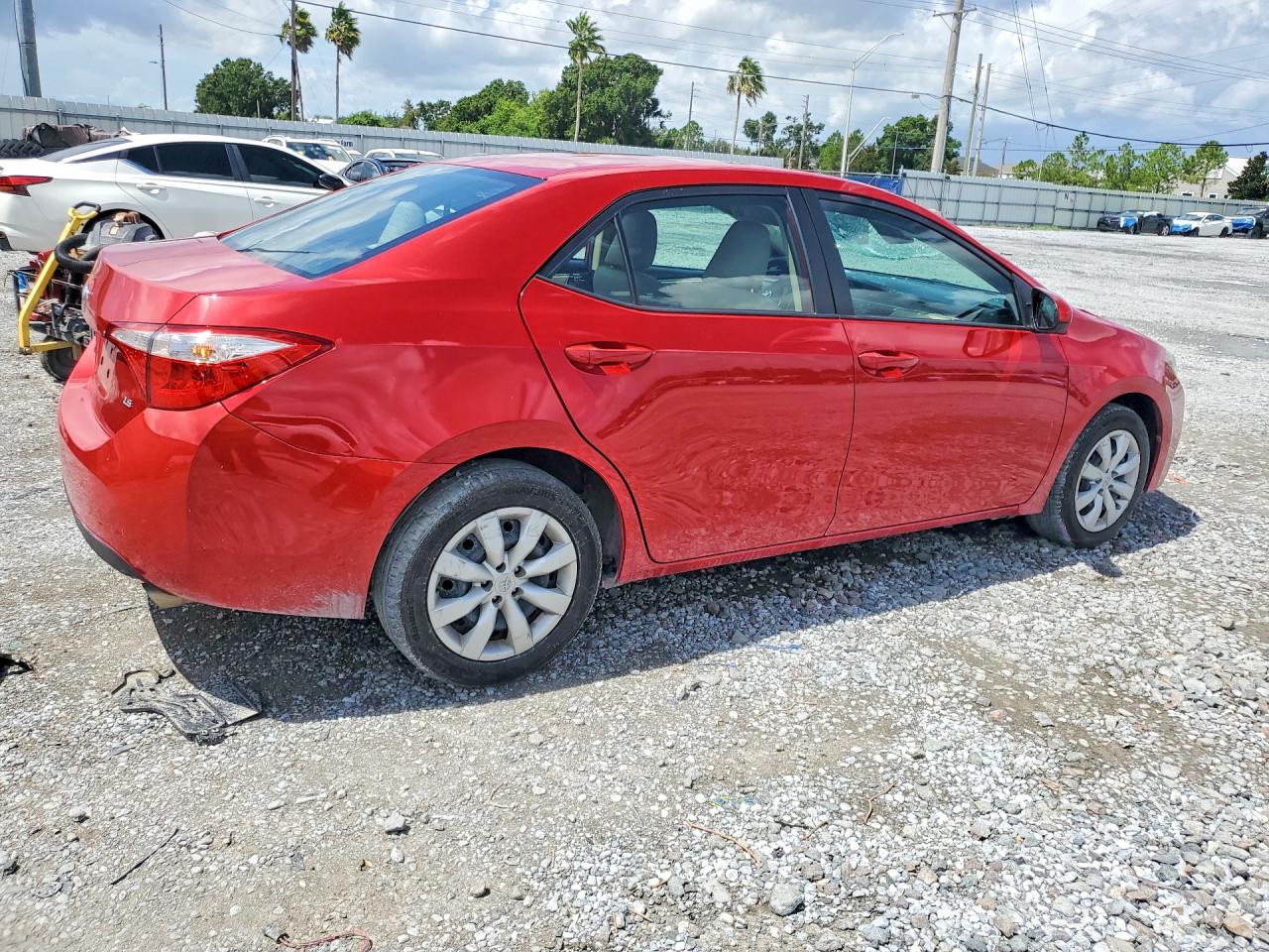 2015 Toyota Corolla Le Red vin: 2T1BURHE6FC352080