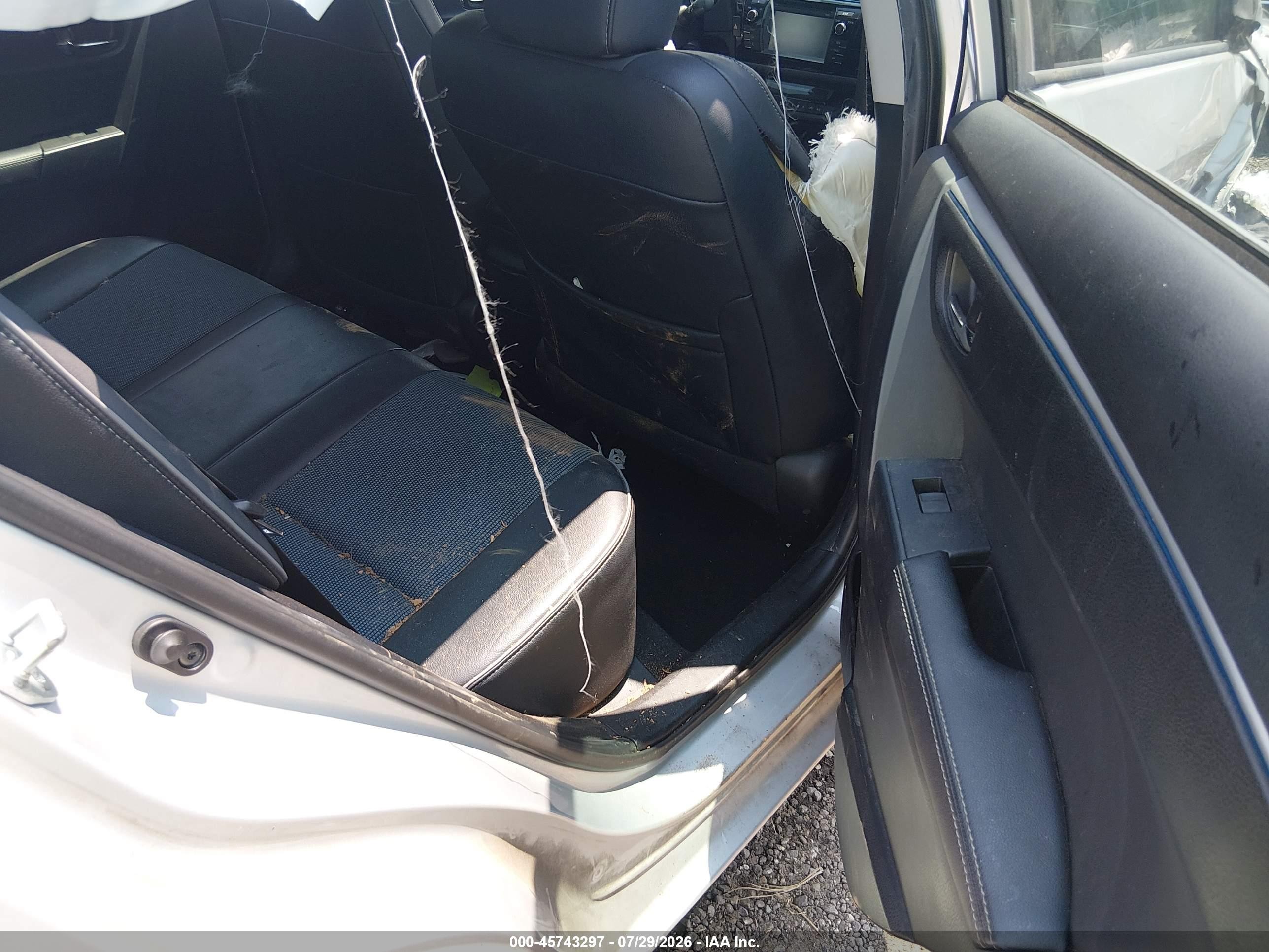 2015 Toyota Corolla S Plus Silver vin: 2T1BURHE6FC385046