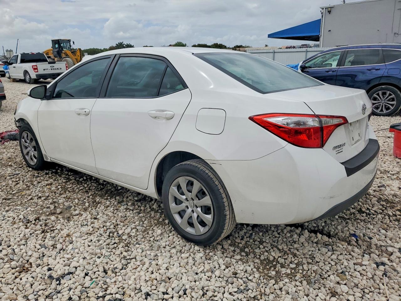 2015 Toyota Corolla Le White vin: 2T1BURHE6FC427327