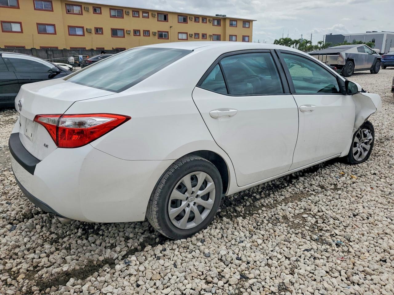 2015 Toyota Corolla Le White vin: 2T1BURHE6FC427327