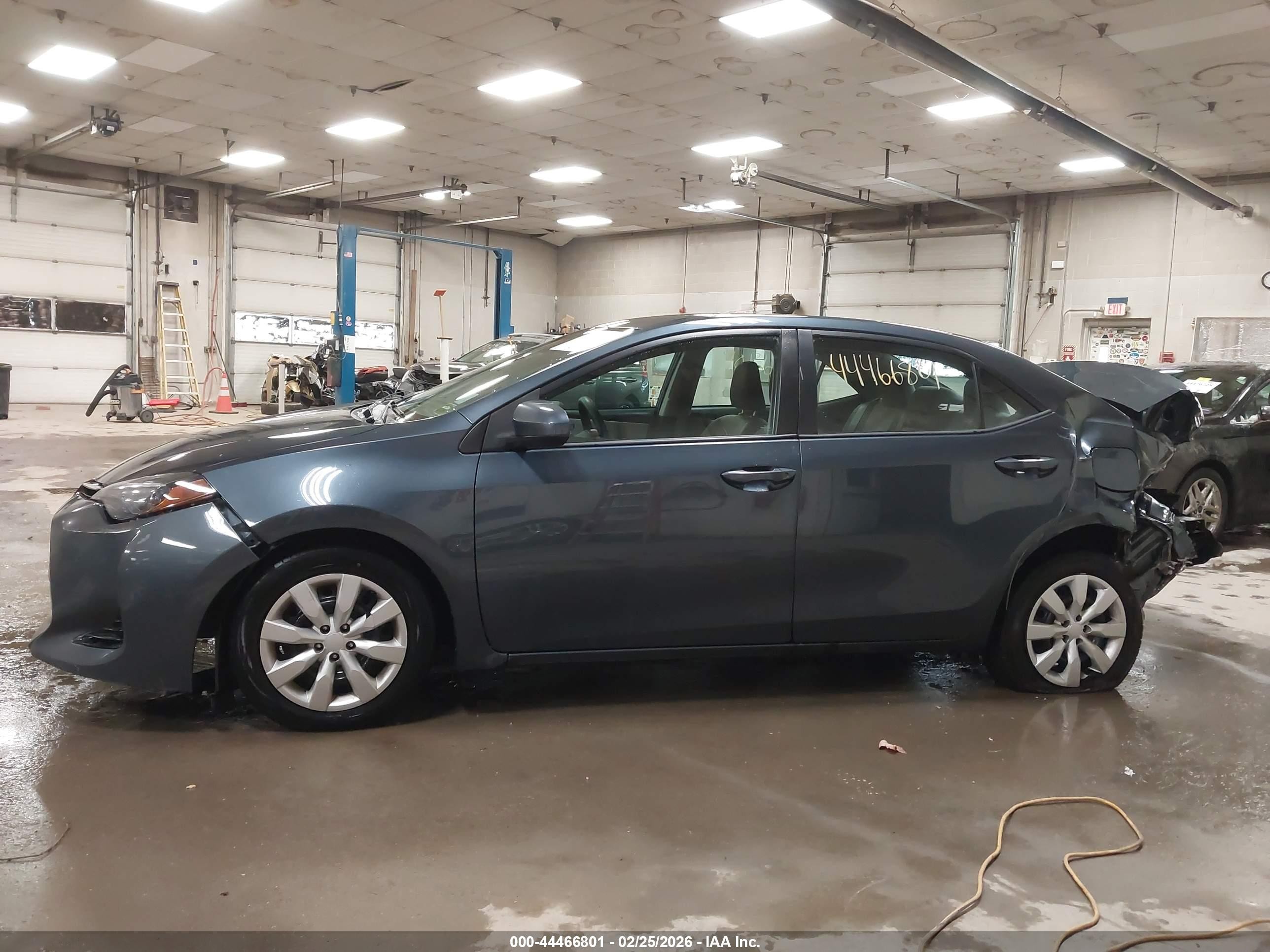 2017 Toyota Corolla Le Dark Blue vin: 2T1BURHE6HC882231