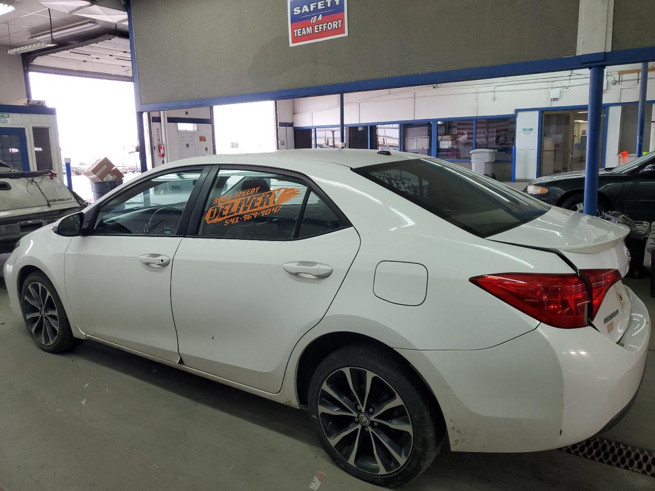 2018 Toyota Corolla L White vin: 2T1BURHE6JC021315