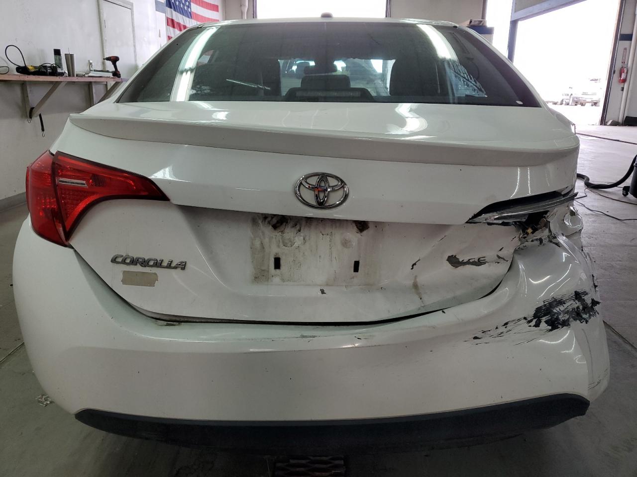 2018 Toyota Corolla L White vin: 2T1BURHE6JC021315