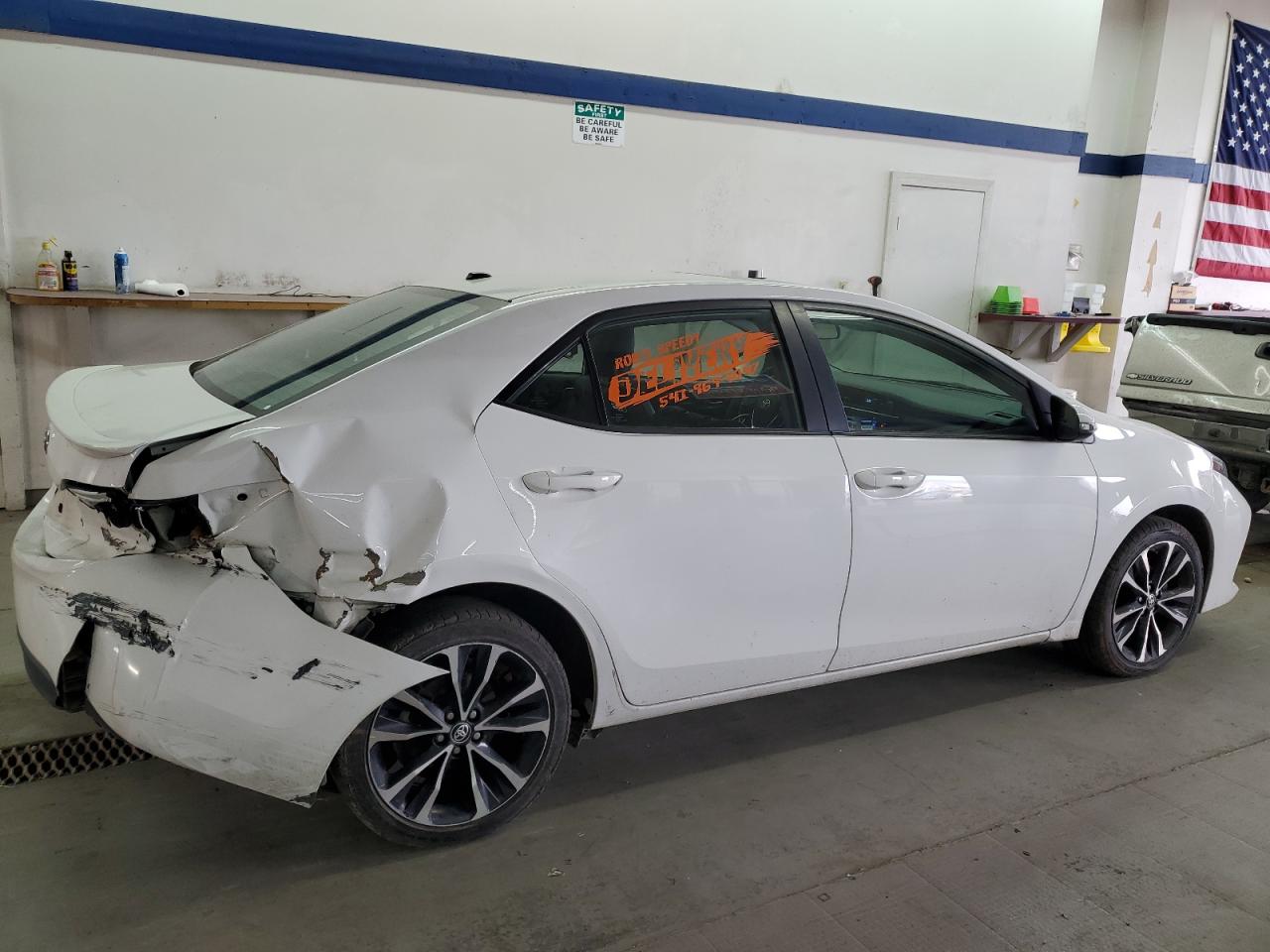2018 Toyota Corolla L White vin: 2T1BURHE6JC021315