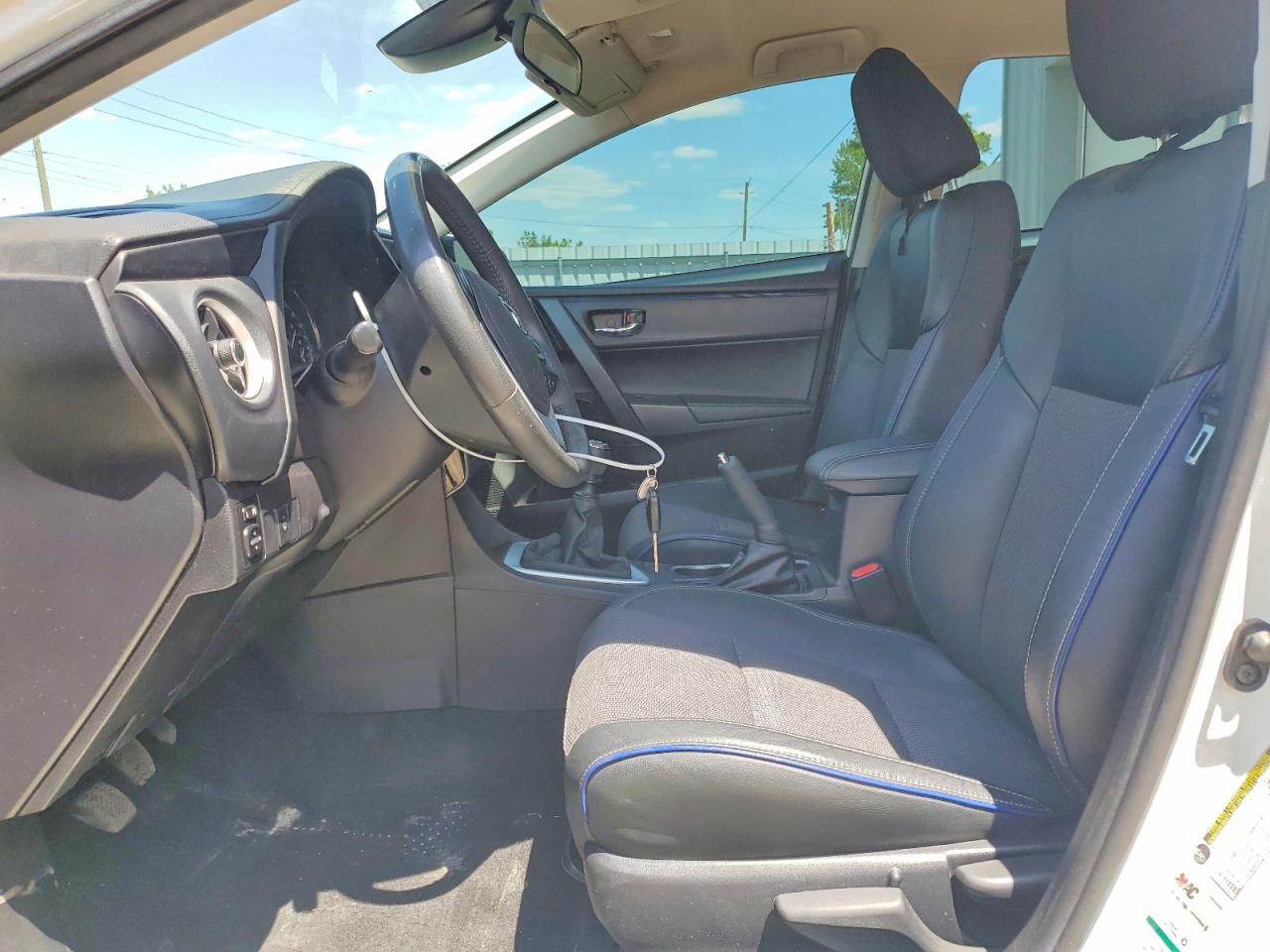 2018 Toyota Corolla L White vin: 2T1BURHE6JC031004