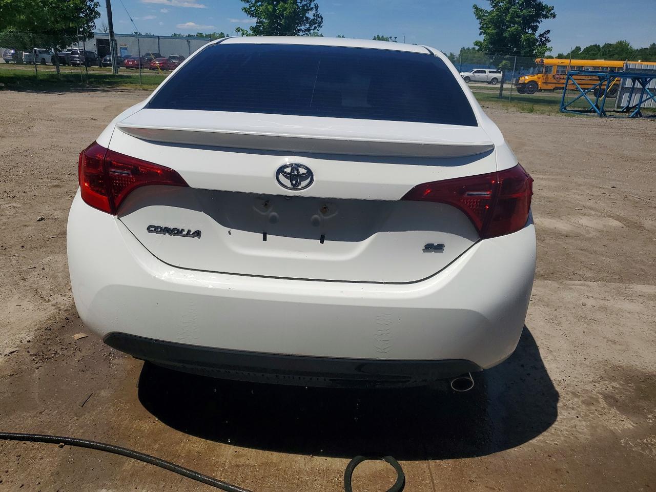 2018 Toyota Corolla L White vin: 2T1BURHE6JC031004