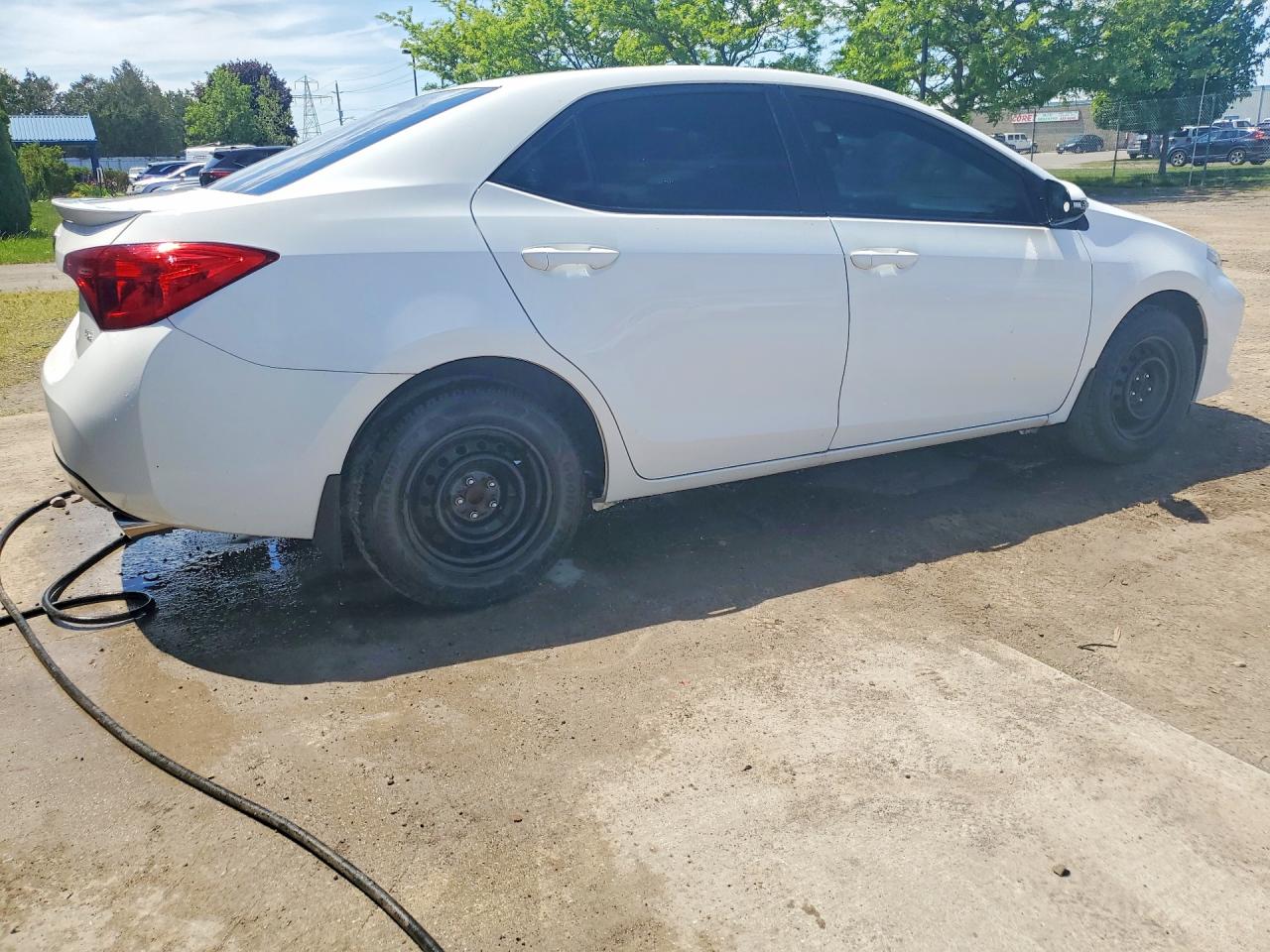 2018 Toyota Corolla L White vin: 2T1BURHE6JC031004