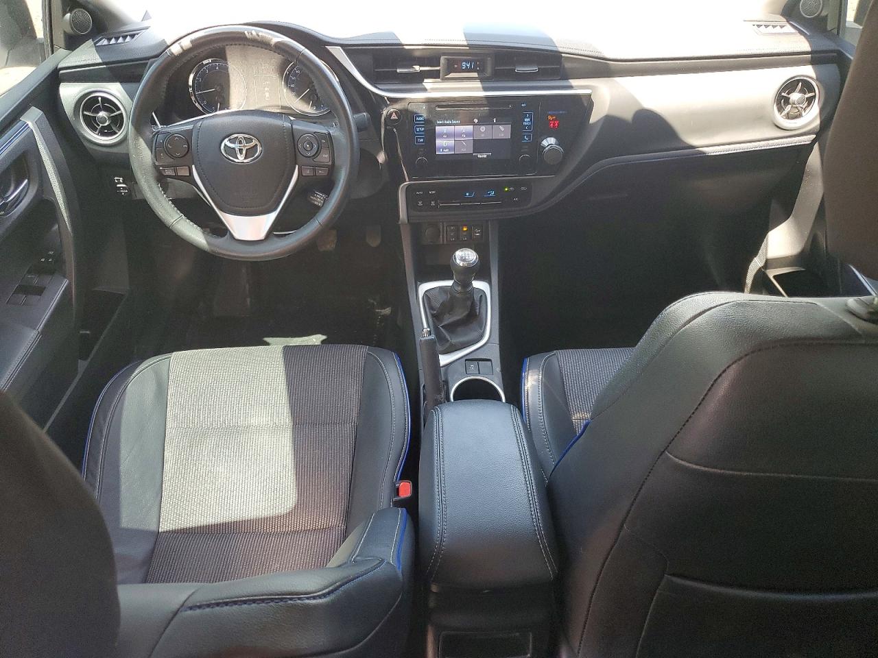 2018 Toyota Corolla L White vin: 2T1BURHE6JC031004