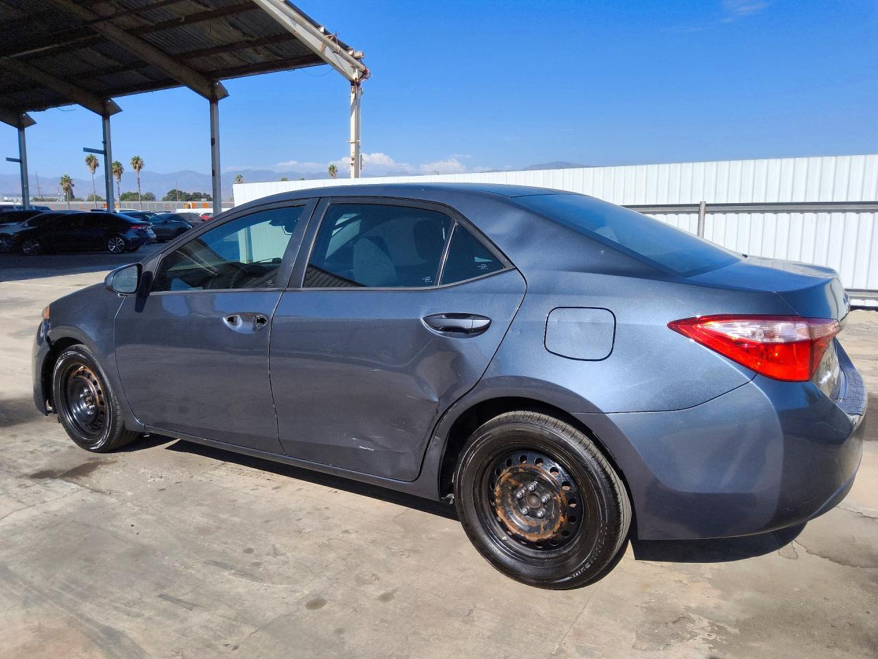 2018 Toyota Corolla Le Blue vin: 2T1BURHE6JC065721