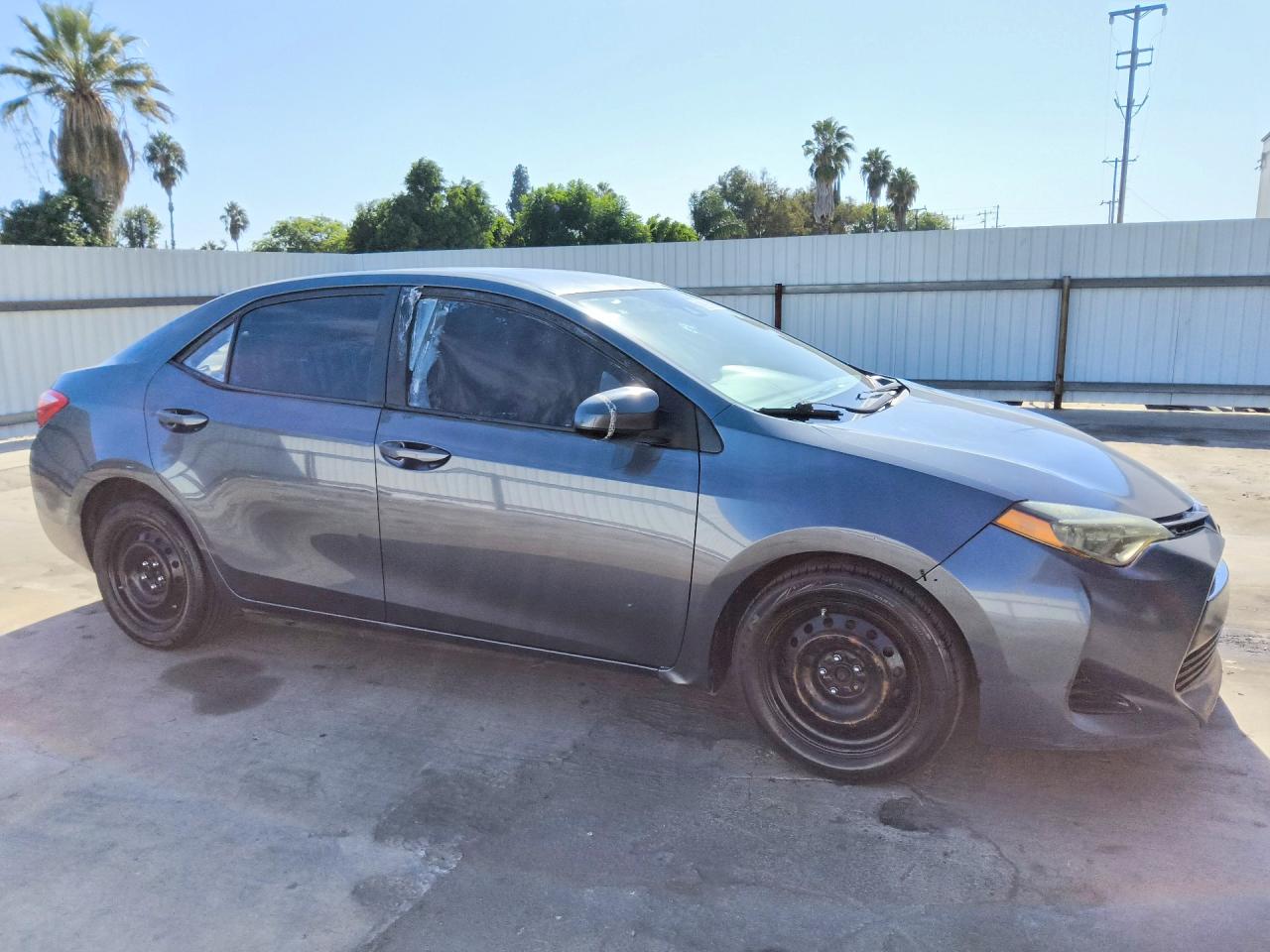 2018 Toyota Corolla Le Blue vin: 2T1BURHE6JC065721