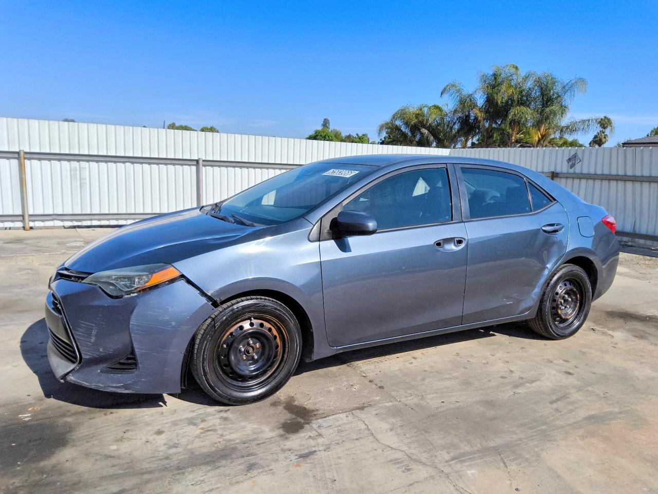 2018 Toyota Corolla Le Синий vin: 2T1BURHE6JC065721