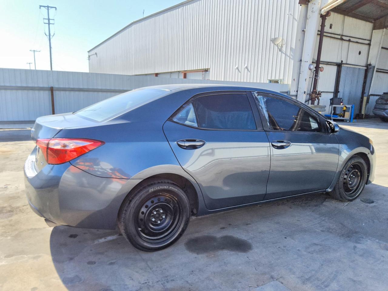 2018 Toyota Corolla Le Blue vin: 2T1BURHE6JC065721