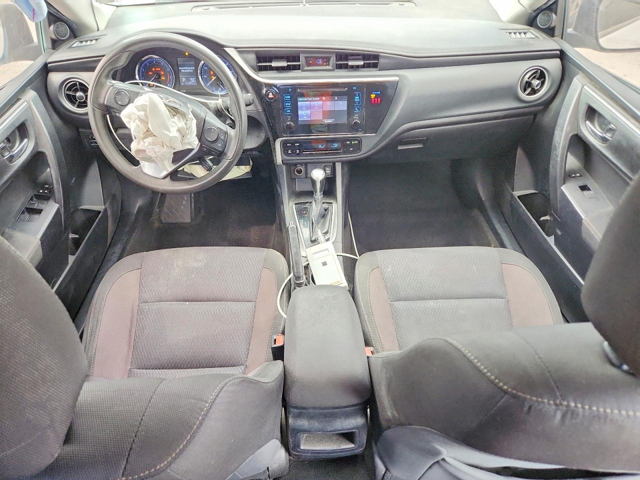 2019 Toyota Corolla Le White vin: 2T1BURHE6KC179932