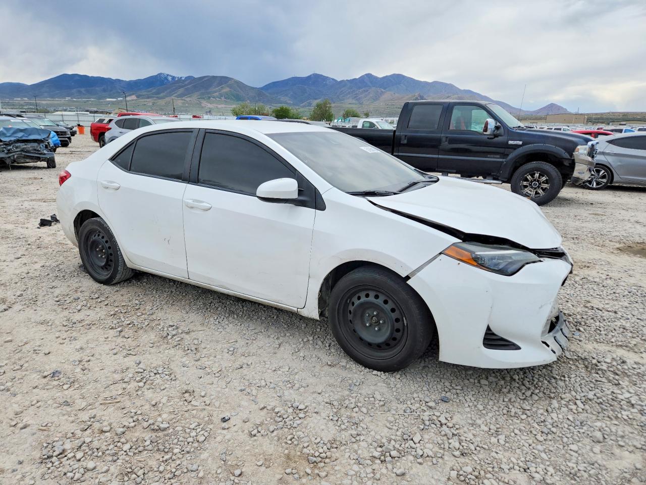 2019 Toyota Corolla Le White vin: 2T1BURHE6KC179932