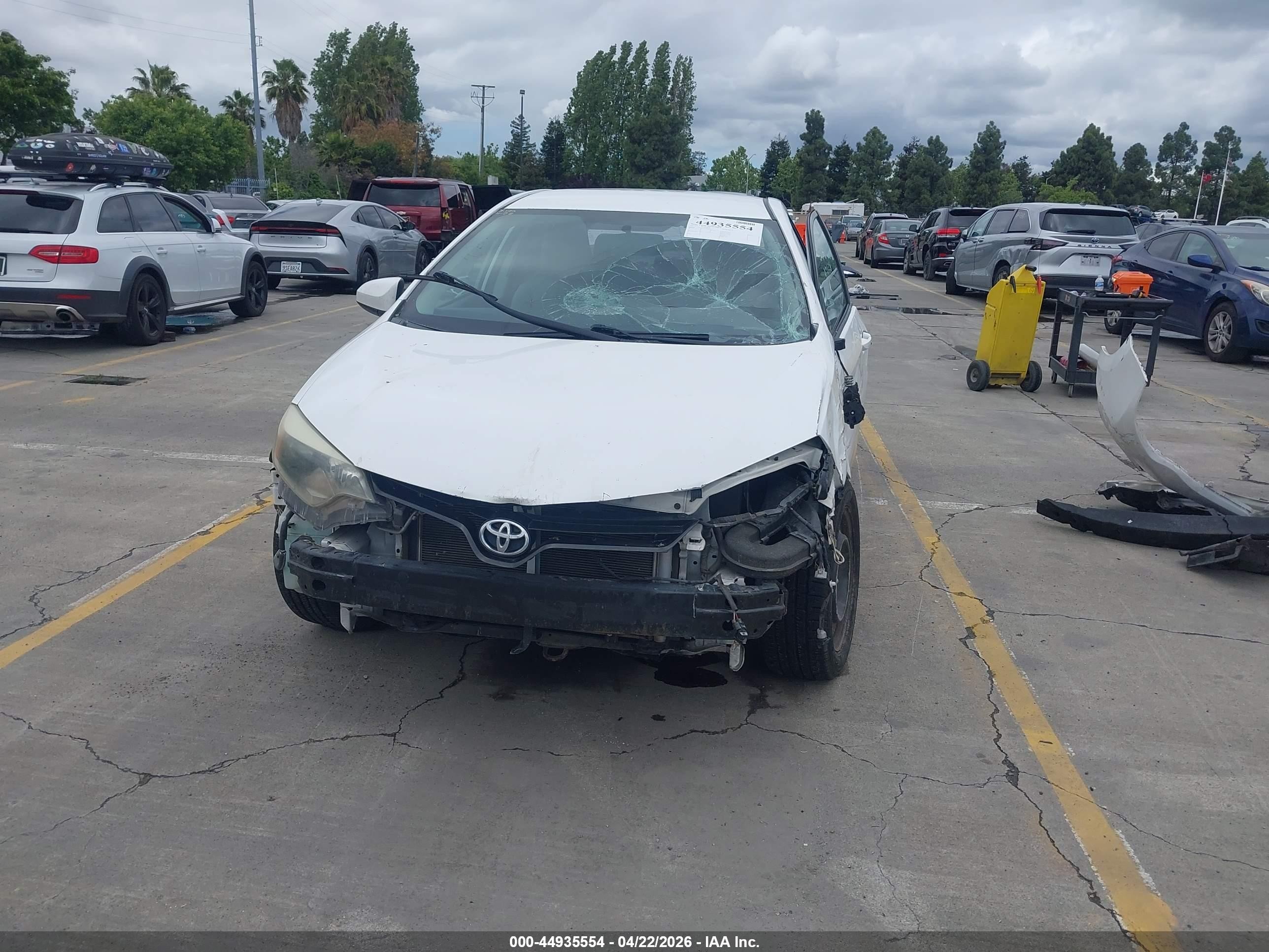 2014 Toyota Corolla Le White vin: 2T1BURHE7EC105827
