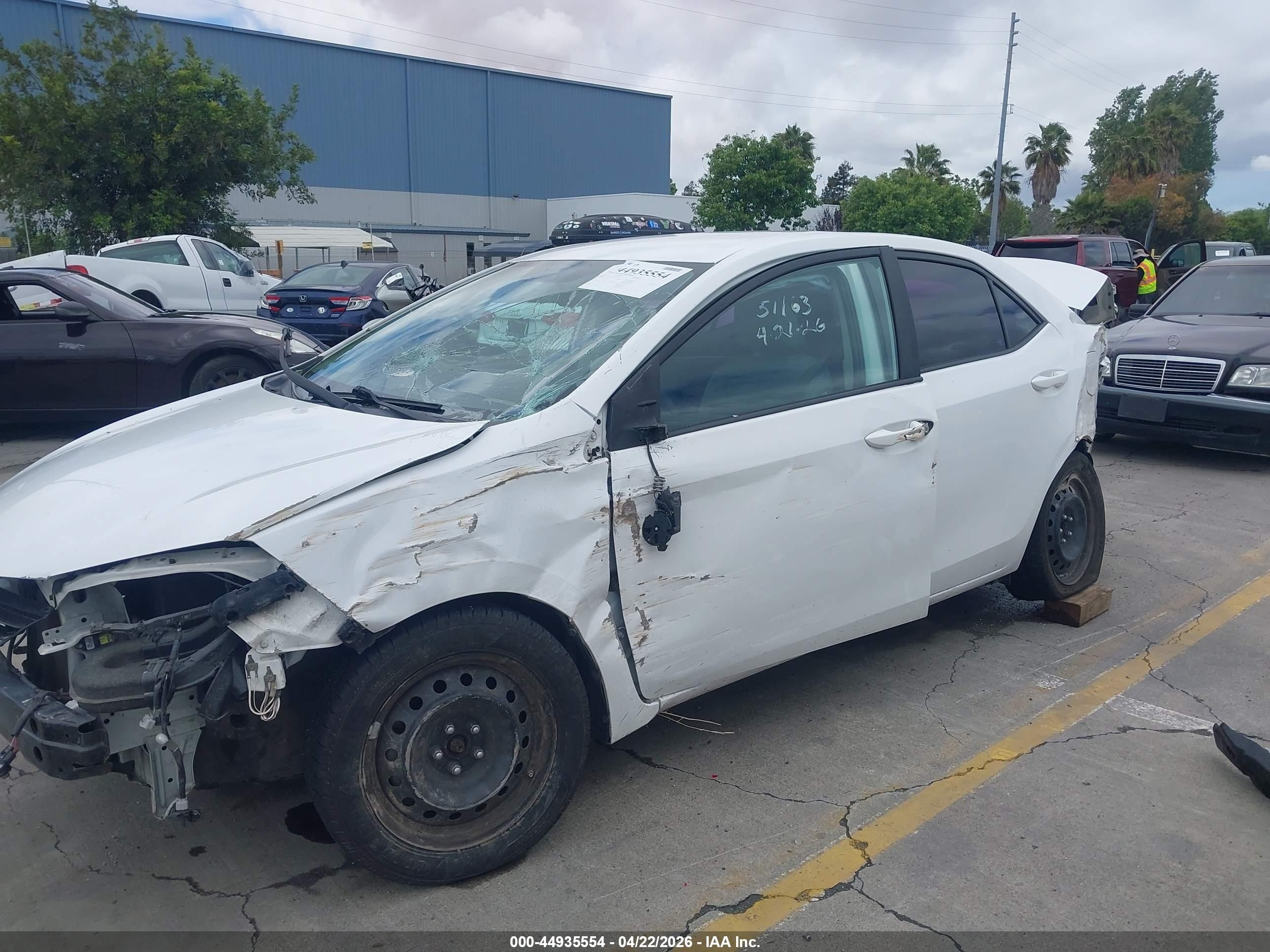 2014 Toyota Corolla Le White vin: 2T1BURHE7EC105827