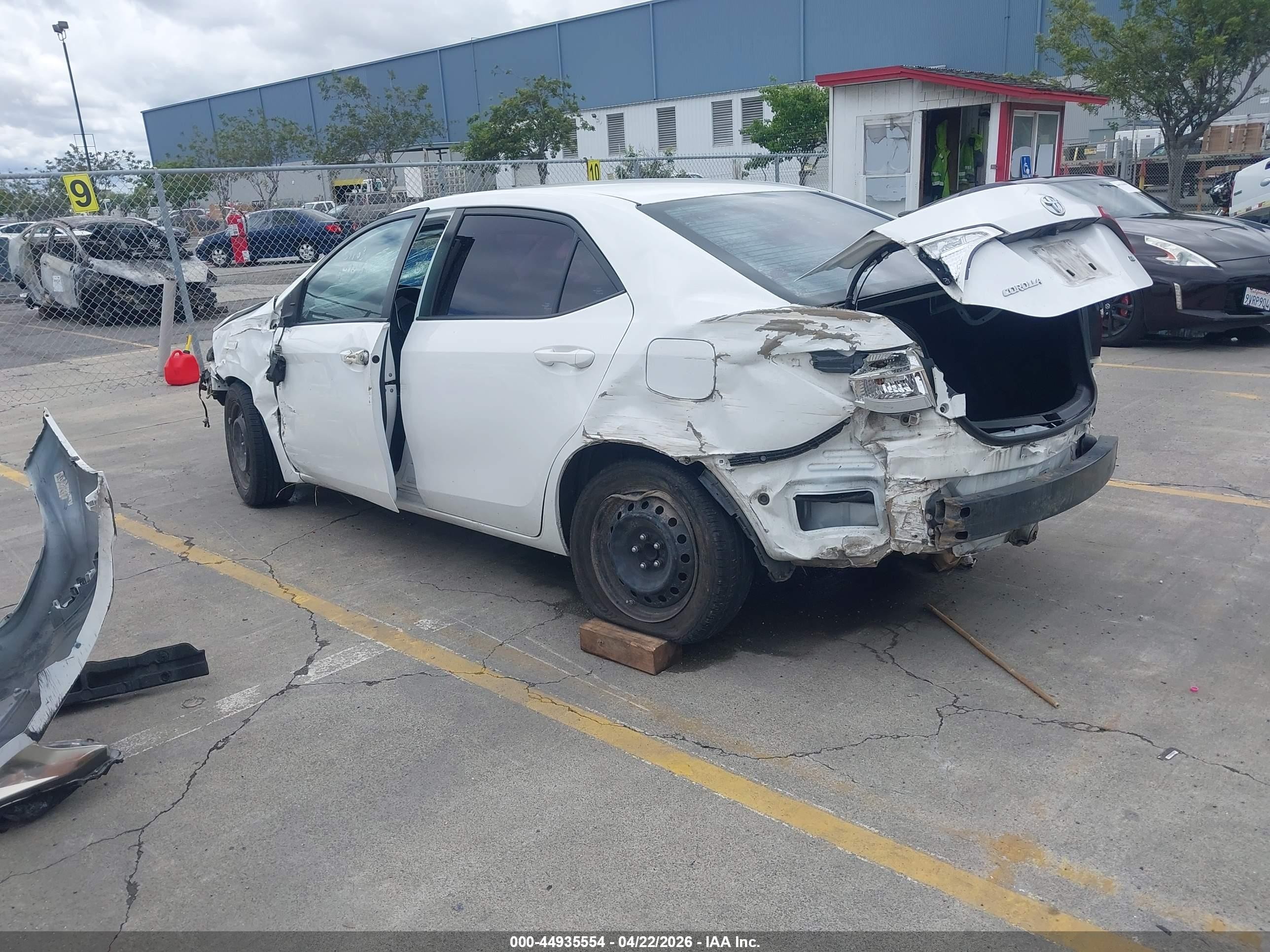 2014 Toyota Corolla Le White vin: 2T1BURHE7EC105827