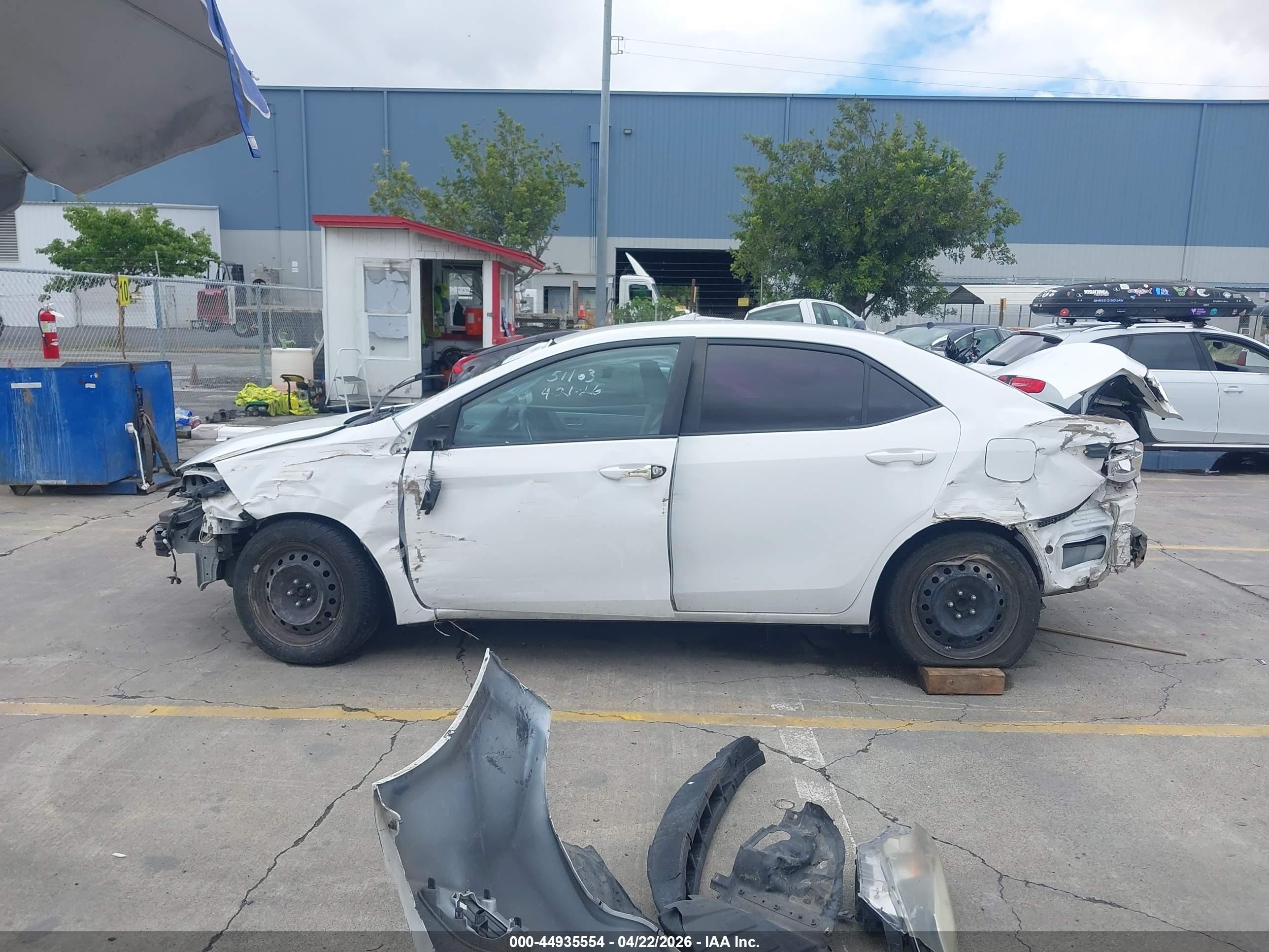 2014 Toyota Corolla Le White vin: 2T1BURHE7EC105827