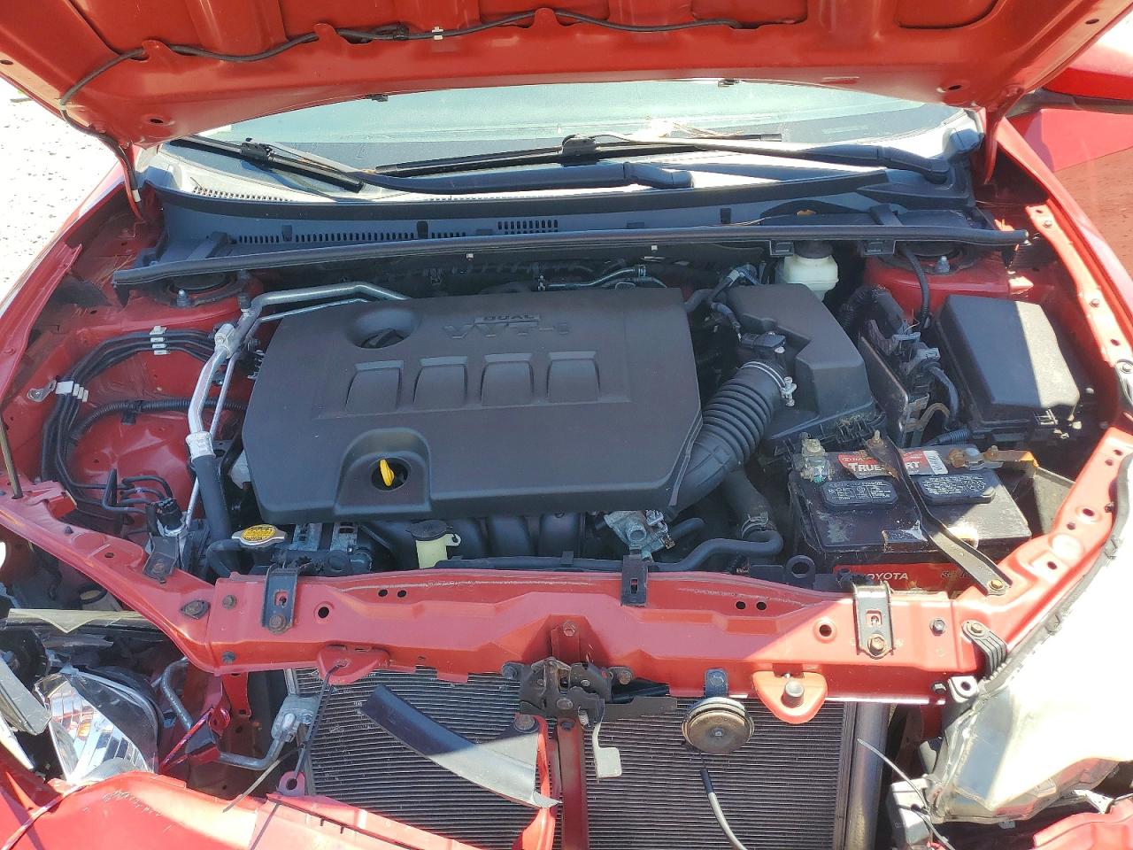 2014 Toyota Corolla Le Plus Red vin: 2T1BURHE7EC120750