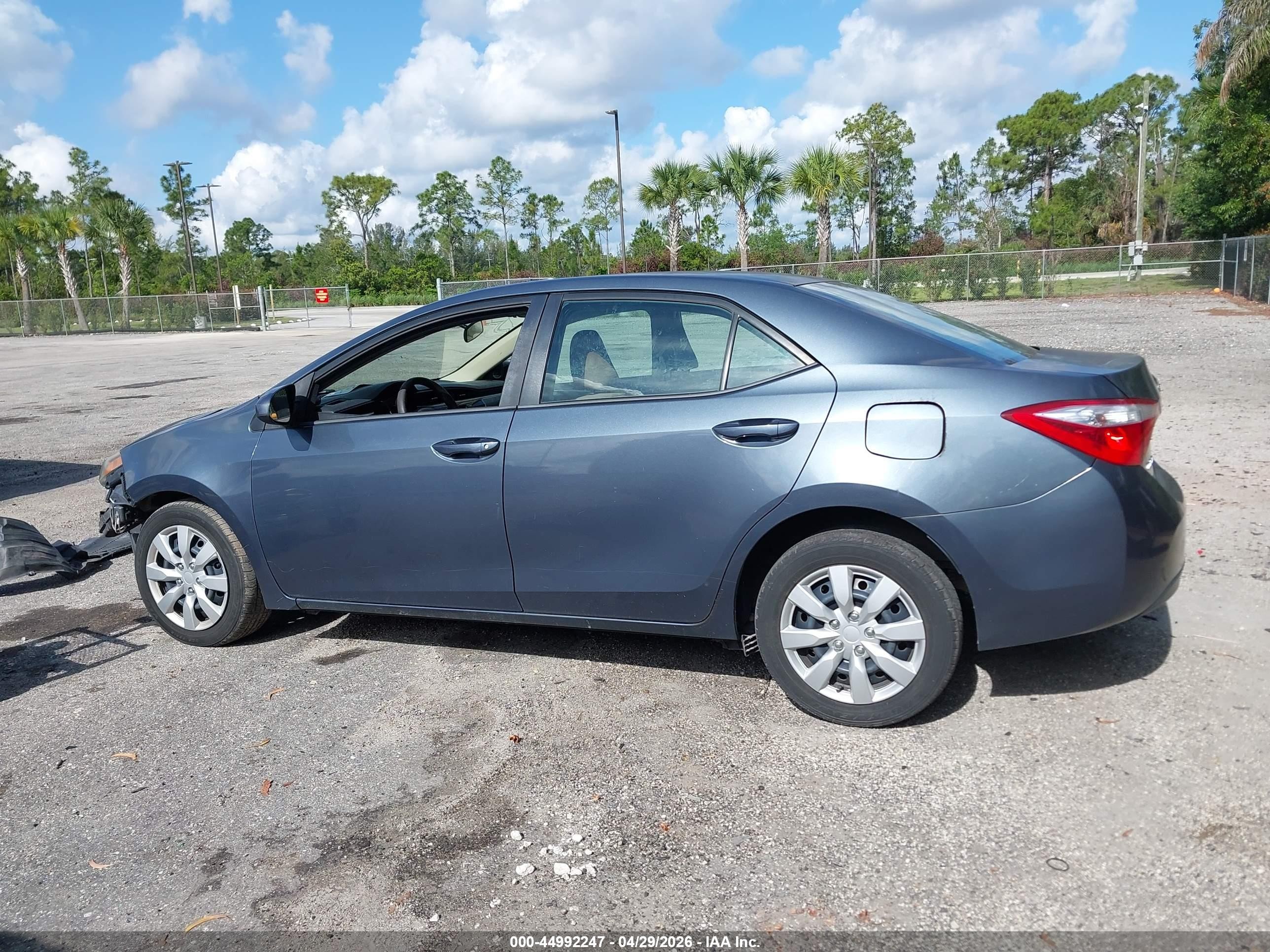 2014 Toyota Corolla Le Blue vin: 2T1BURHE7EC141548
