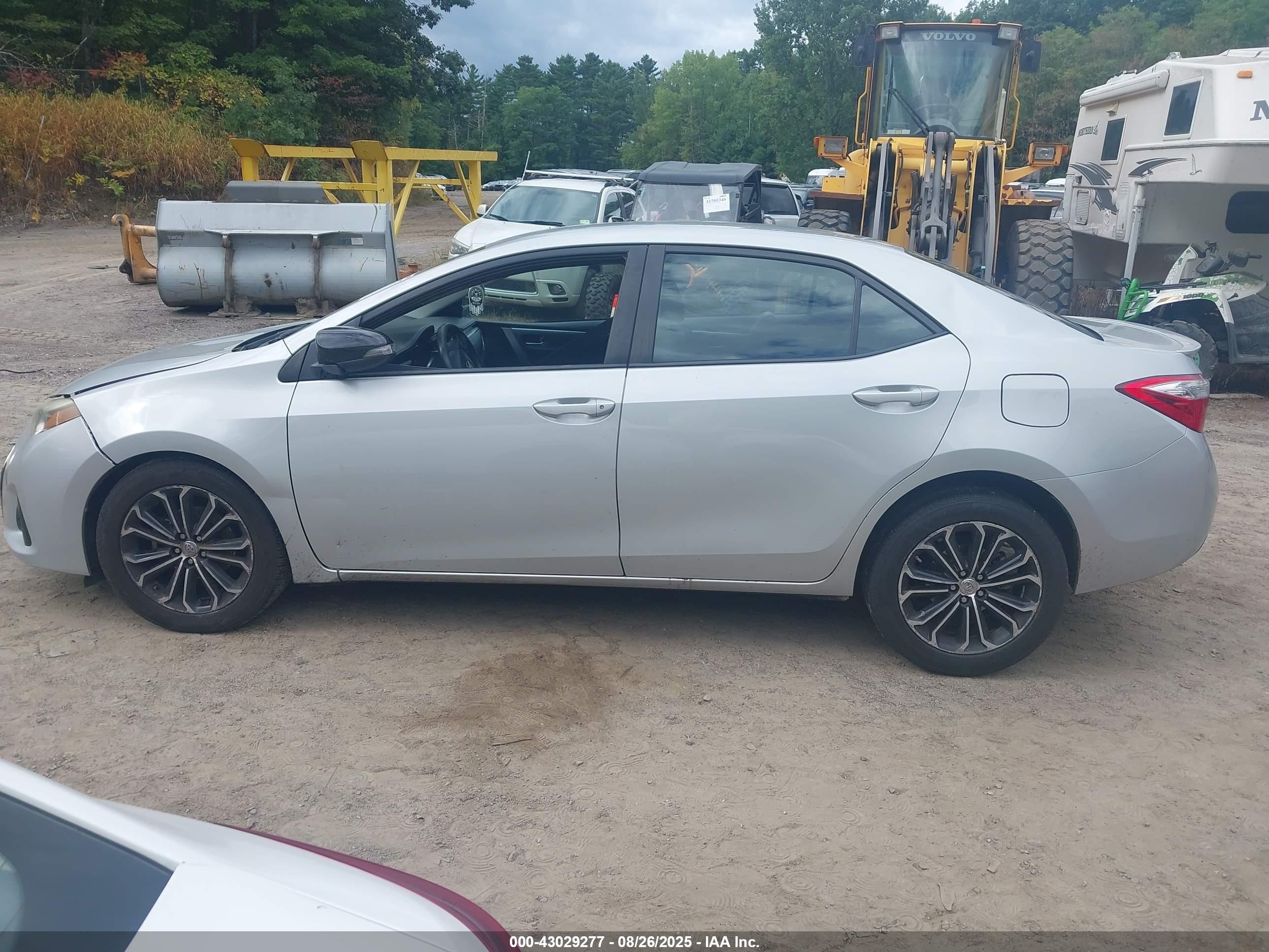 2015 Toyota Corolla S Plus Silver vin: 2T1BURHE7FC262923