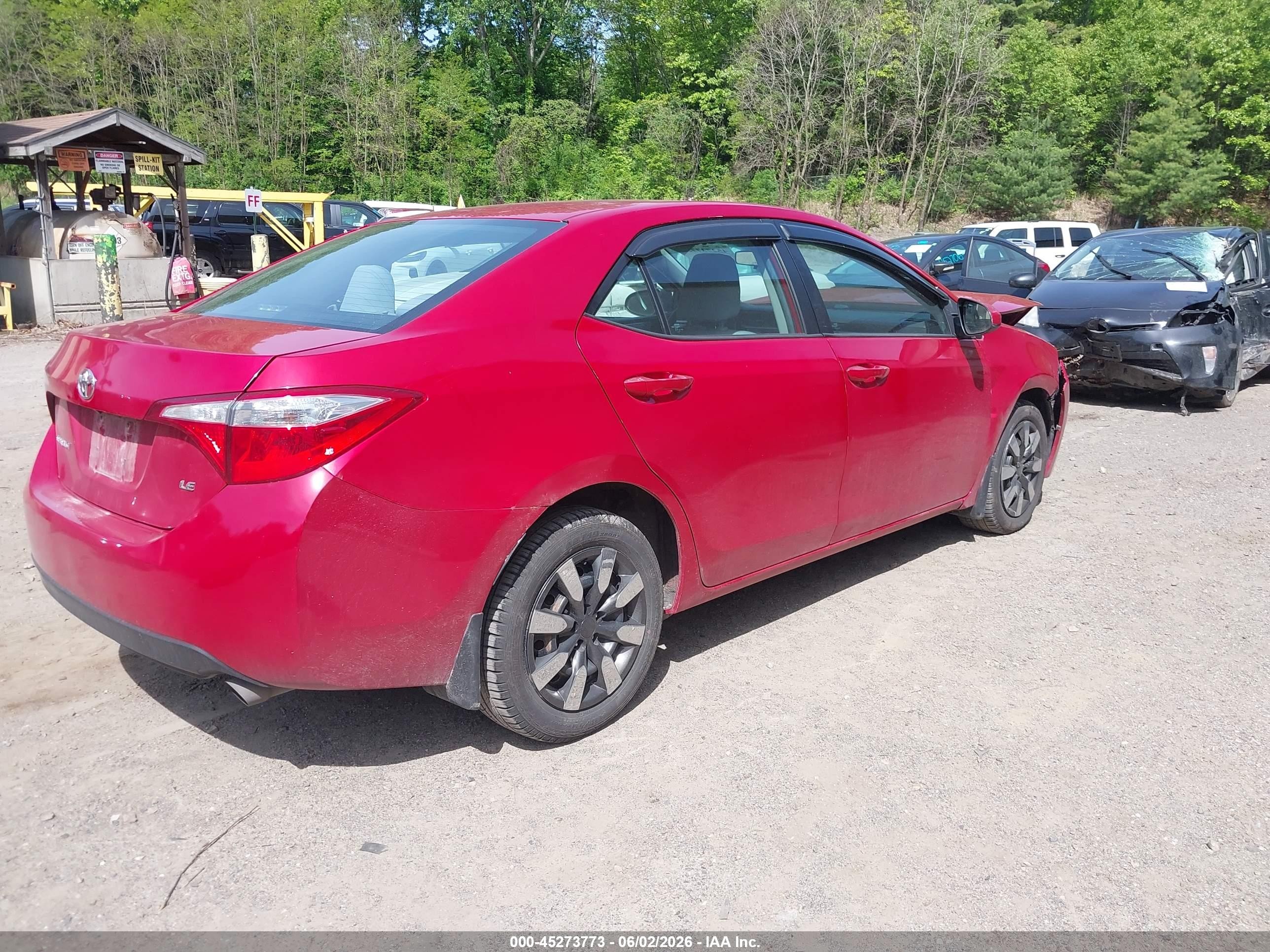 2015 Toyota Corolla Le Red vin: 2T1BURHE7FC275638