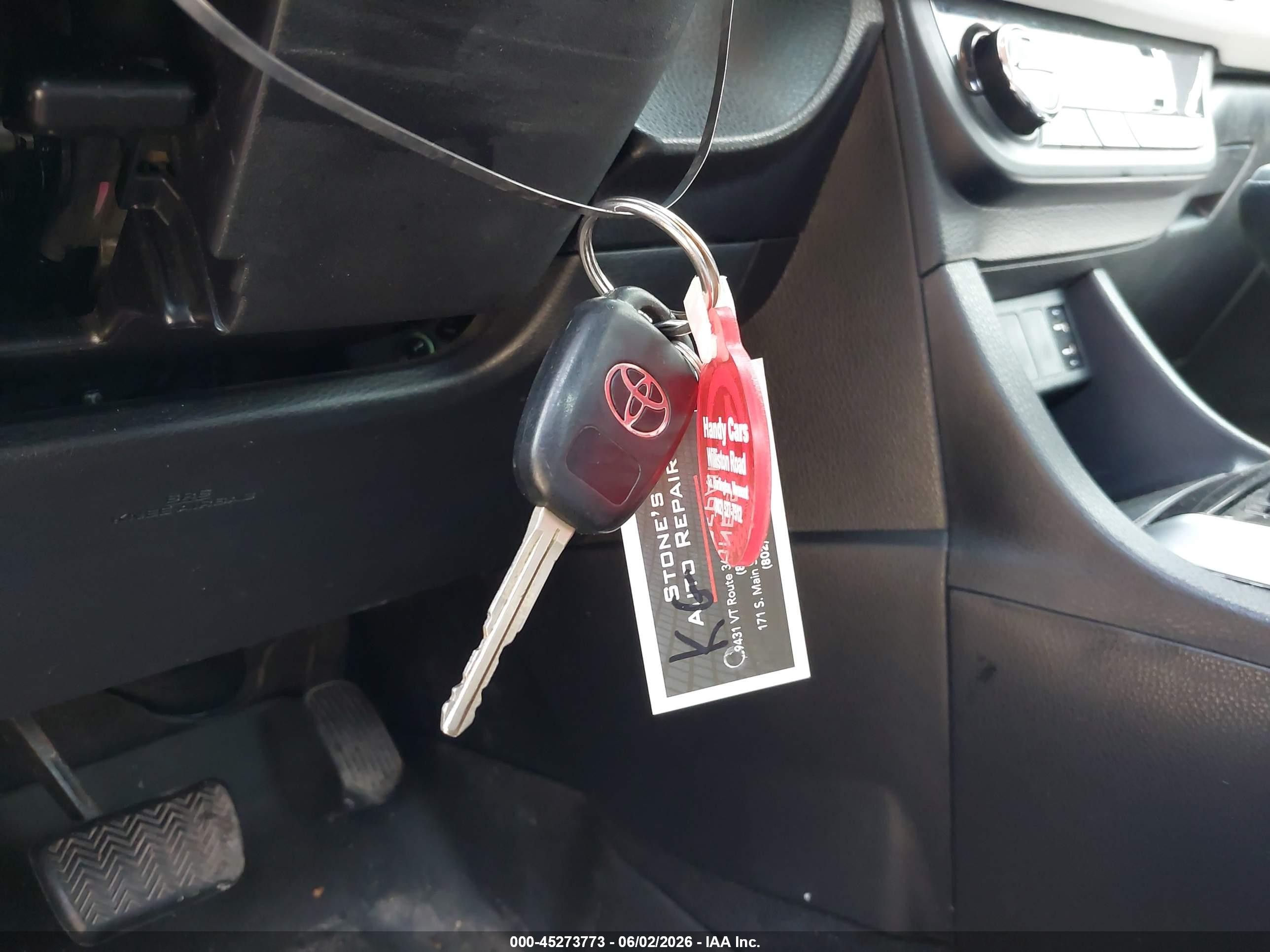 2015 Toyota Corolla Le Red vin: 2T1BURHE7FC275638