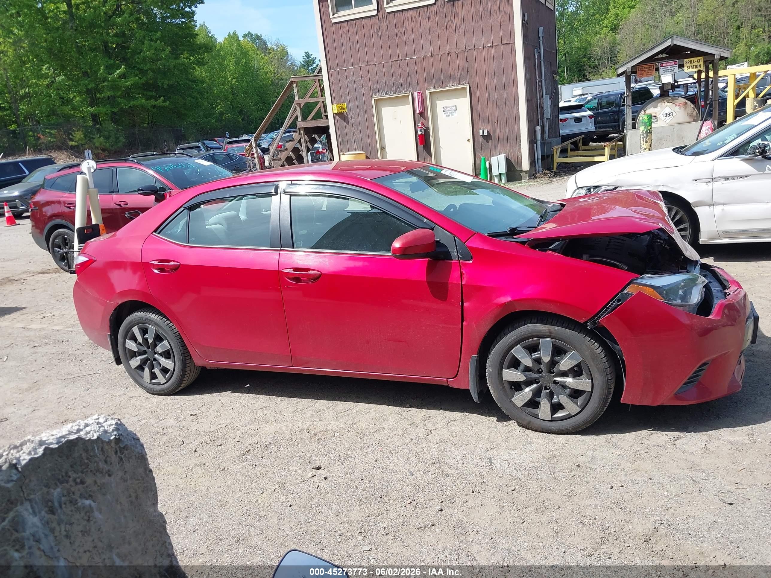 2015 Toyota Corolla Le Red vin: 2T1BURHE7FC275638