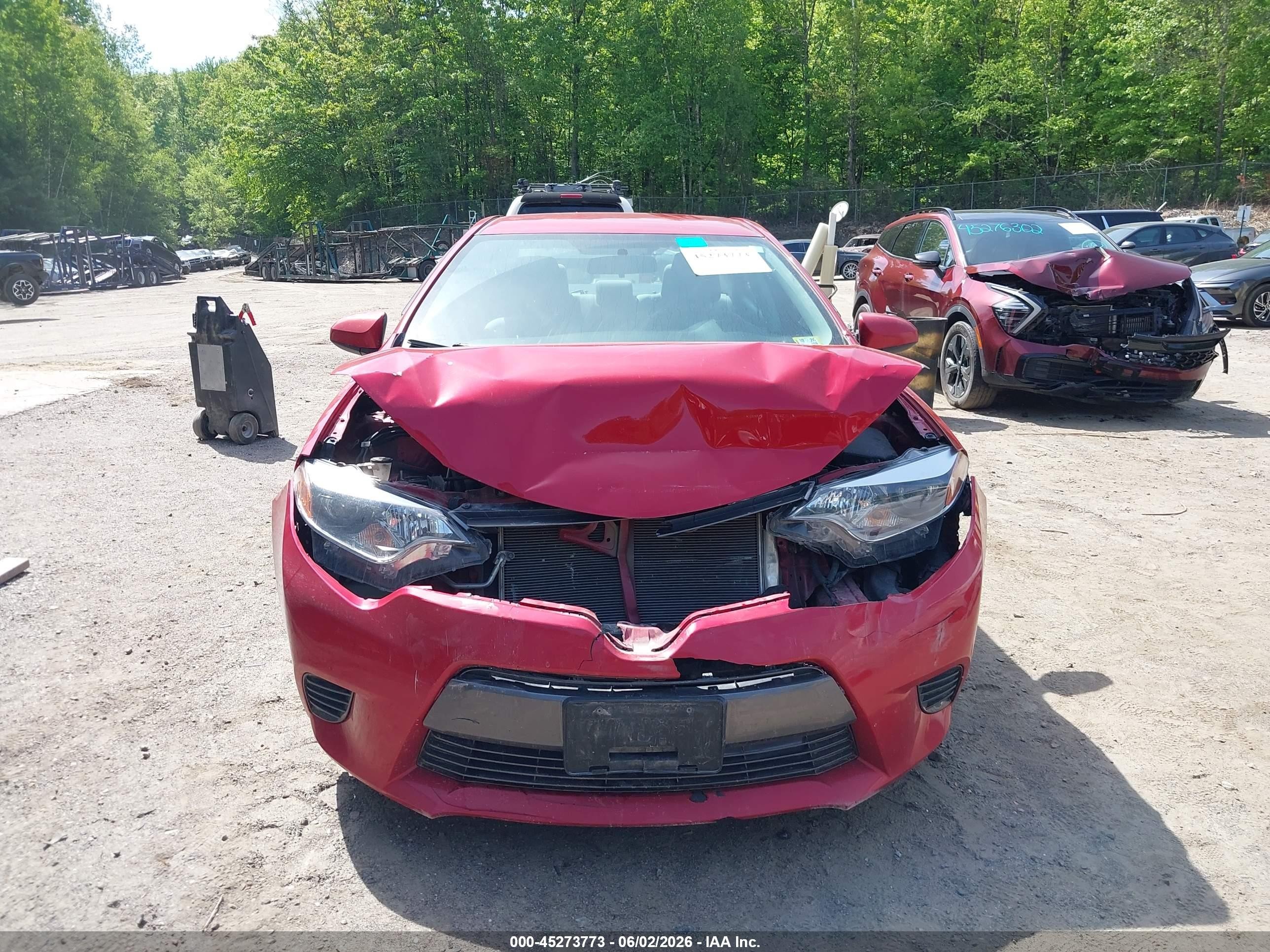 2015 Toyota Corolla Le Red vin: 2T1BURHE7FC275638