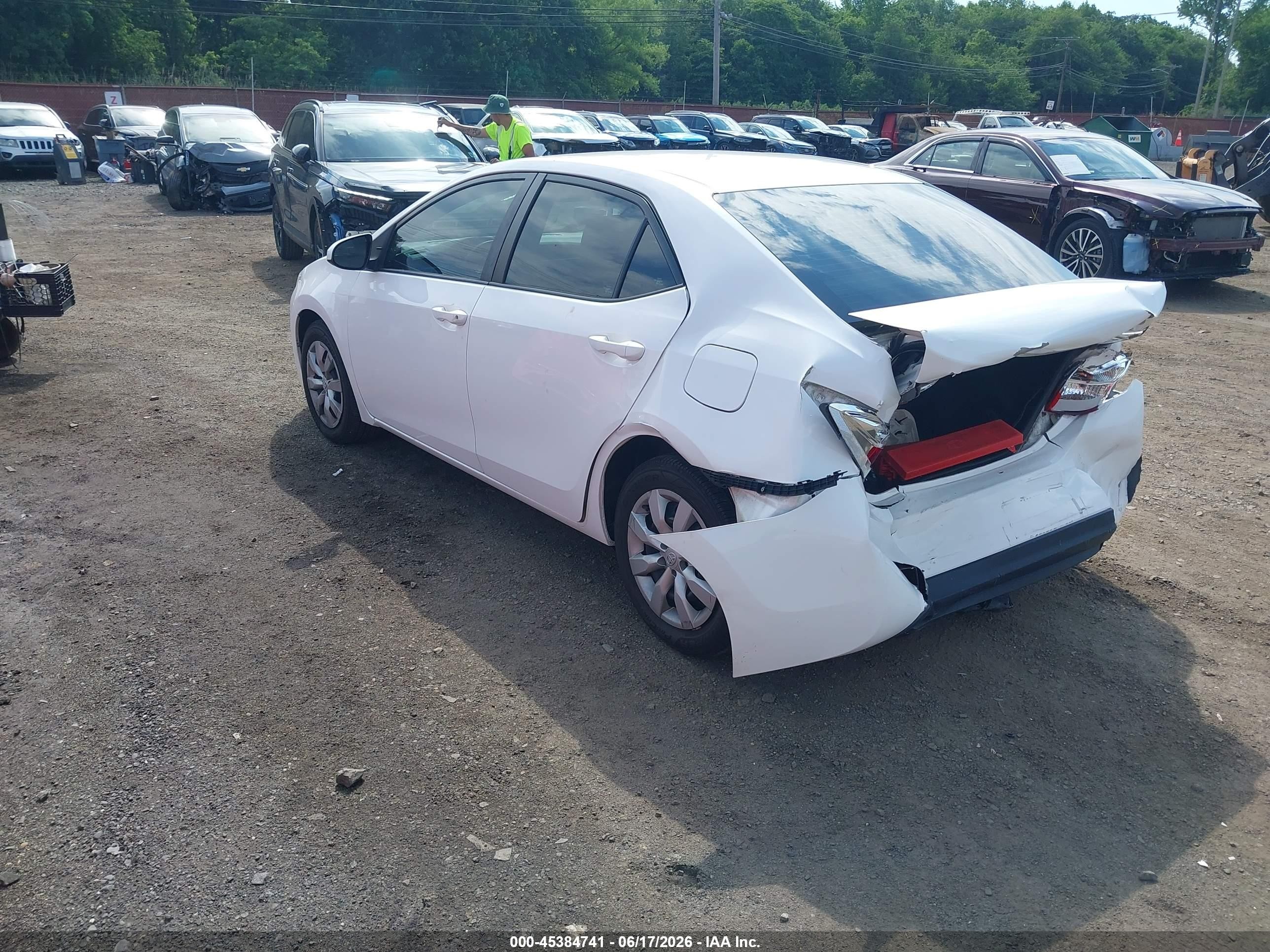 2015 Toyota Corolla Le White vin: 2T1BURHE7FC304538