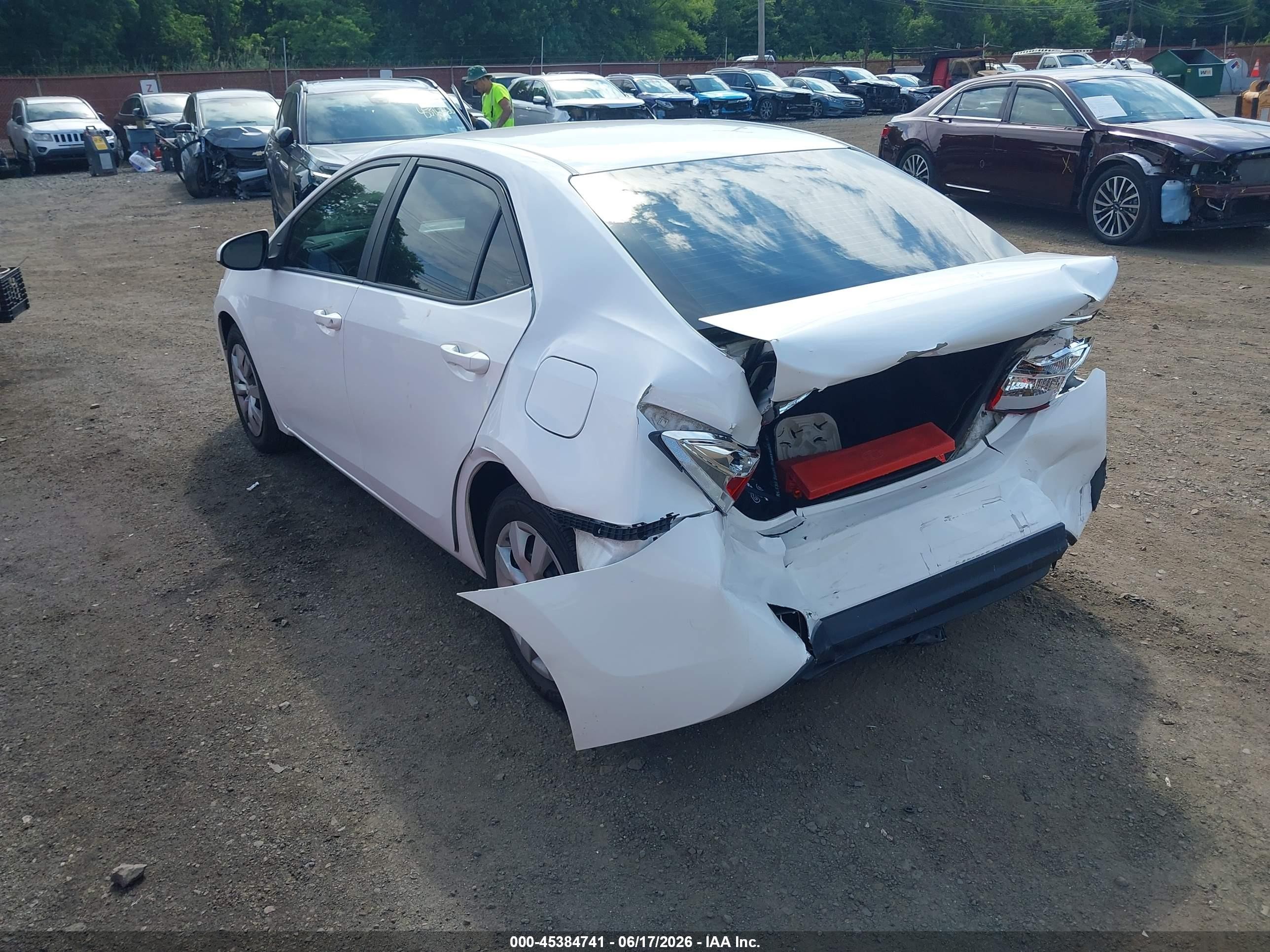 2015 Toyota Corolla Le White vin: 2T1BURHE7FC304538
