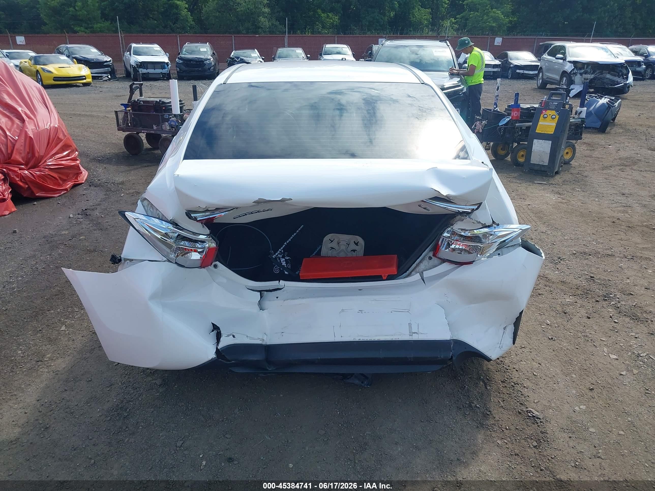 2015 Toyota Corolla Le White vin: 2T1BURHE7FC304538
