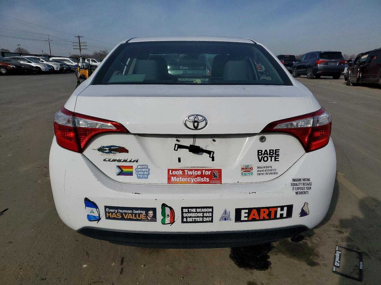 2015 Toyota Corolla L White vin: 2T1BURHE7FC317872