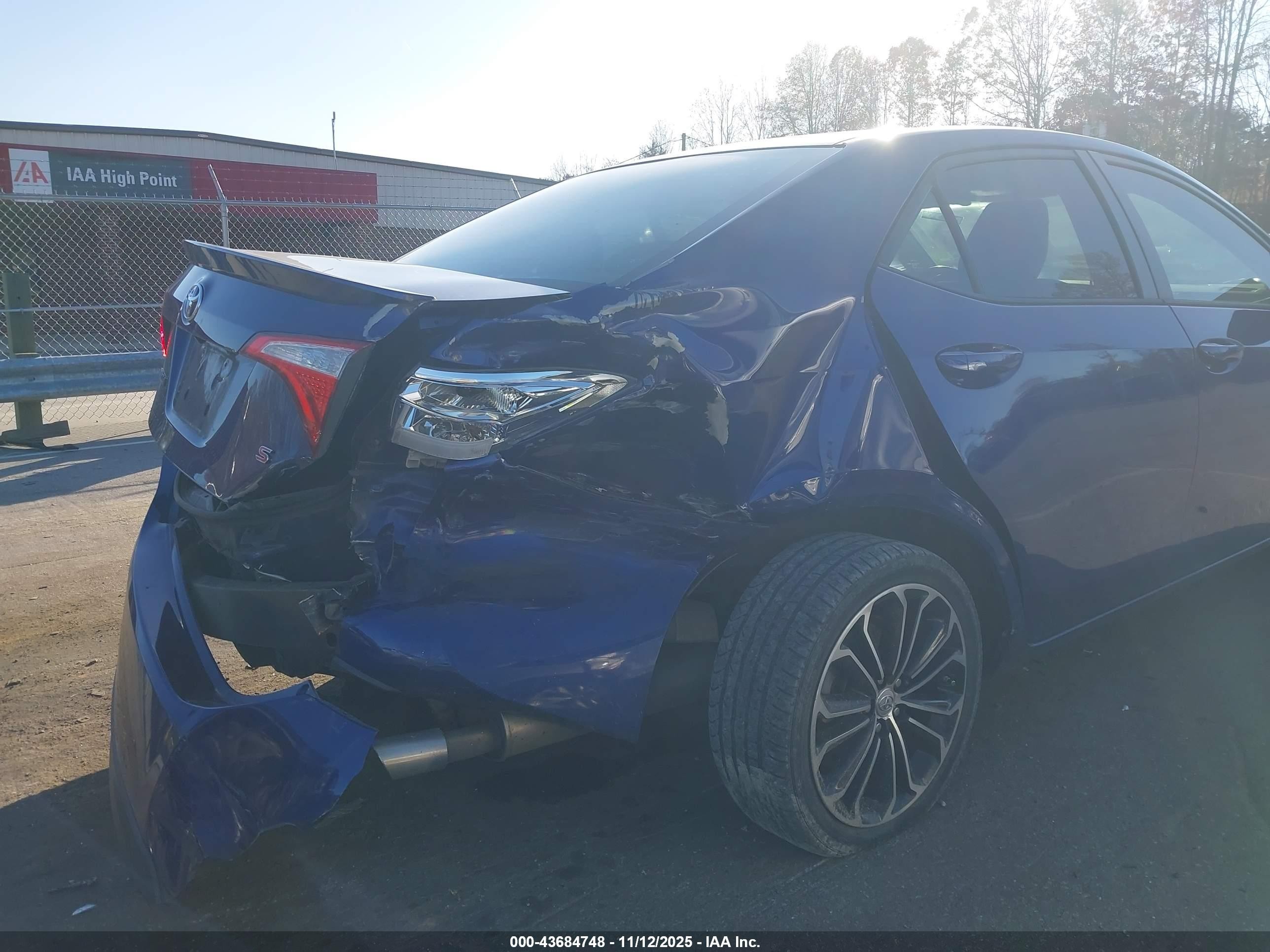 2015 Toyota Corolla S Plus Blue vin: 2T1BURHE7FC319511