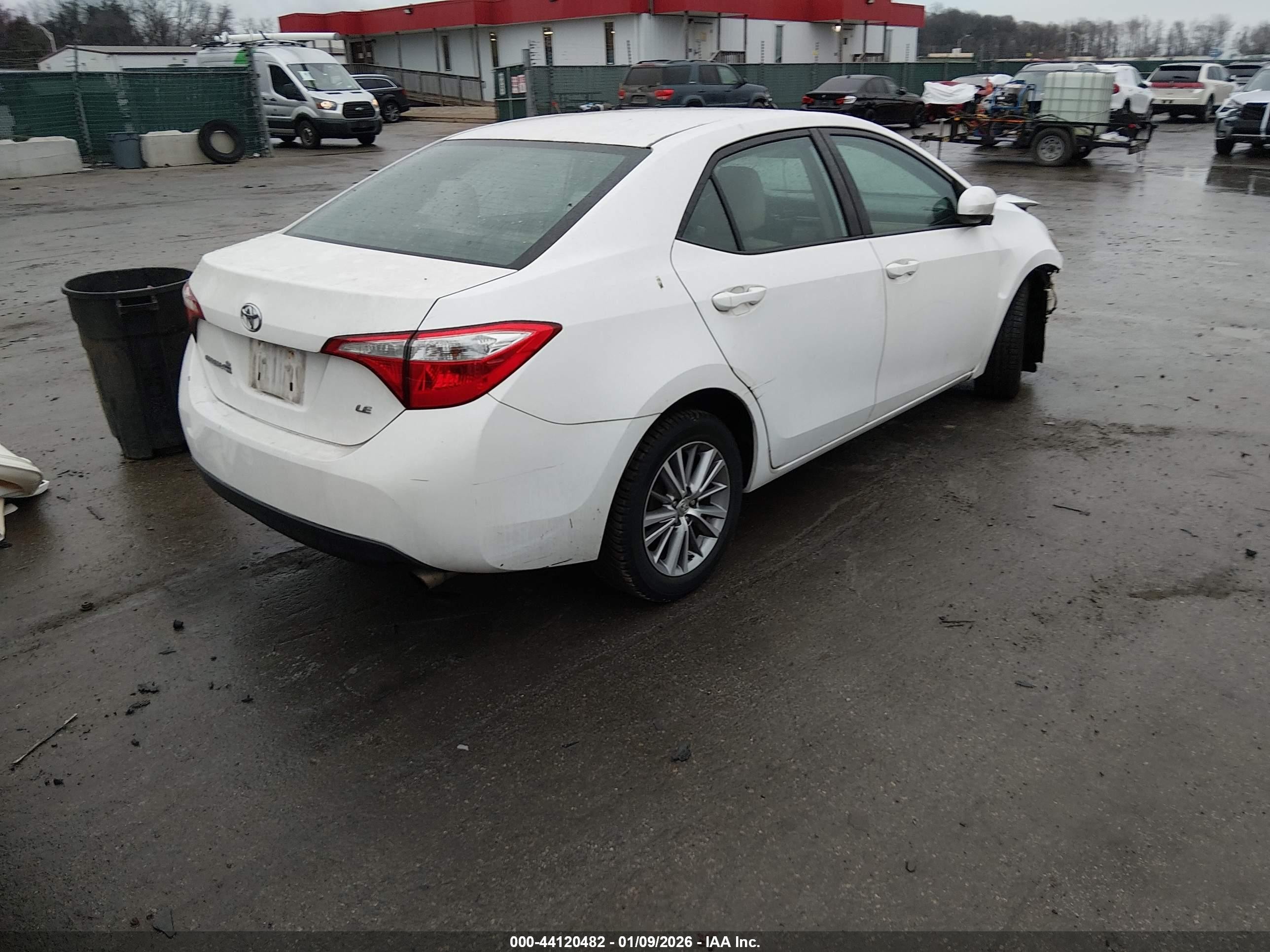 2015 Toyota Corolla Le Plus White vin: 2T1BURHE7FC343520