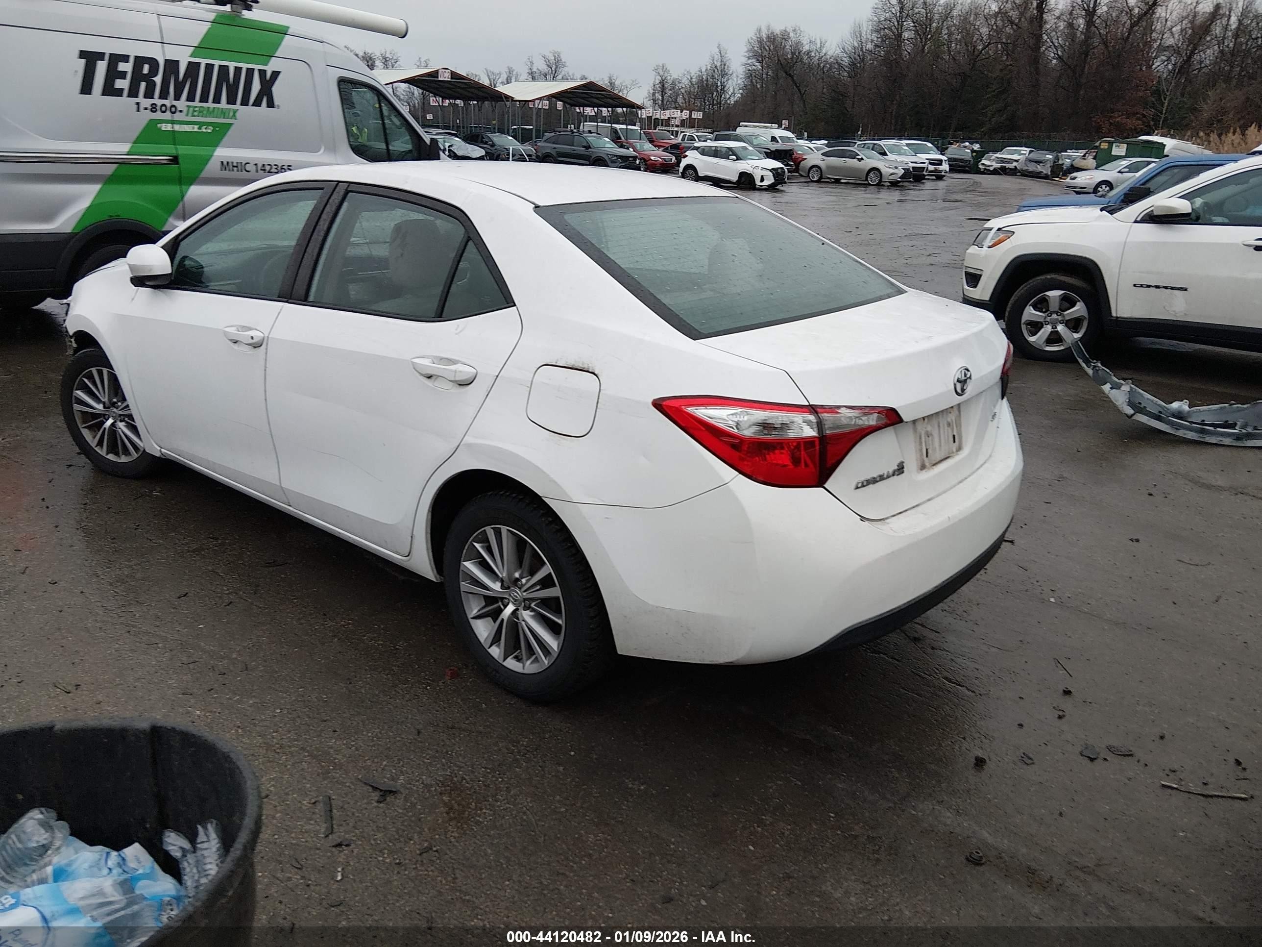 2015 Toyota Corolla Le Plus White vin: 2T1BURHE7FC343520