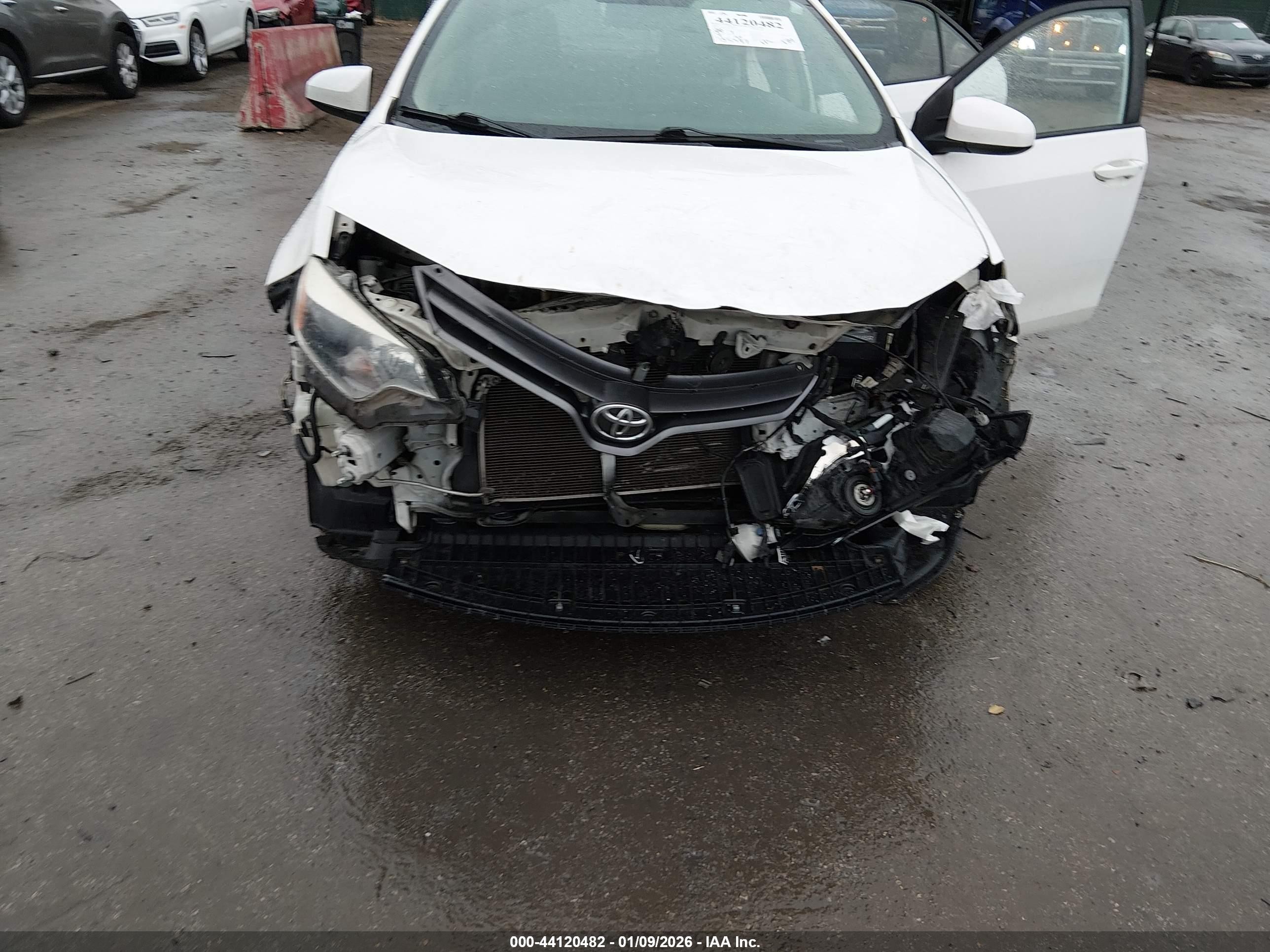 2015 Toyota Corolla Le Plus White vin: 2T1BURHE7FC343520