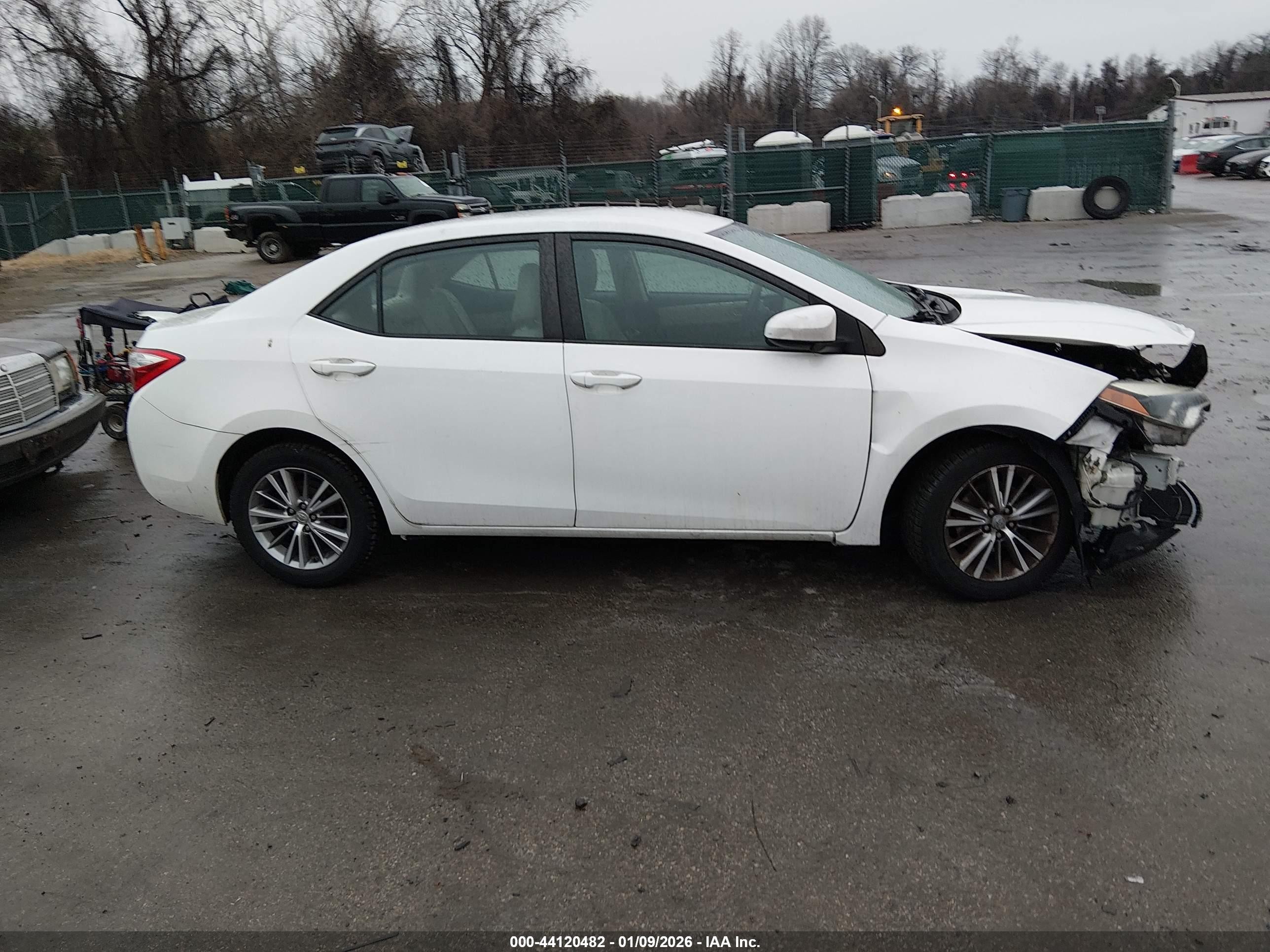 2015 Toyota Corolla Le Plus White vin: 2T1BURHE7FC343520