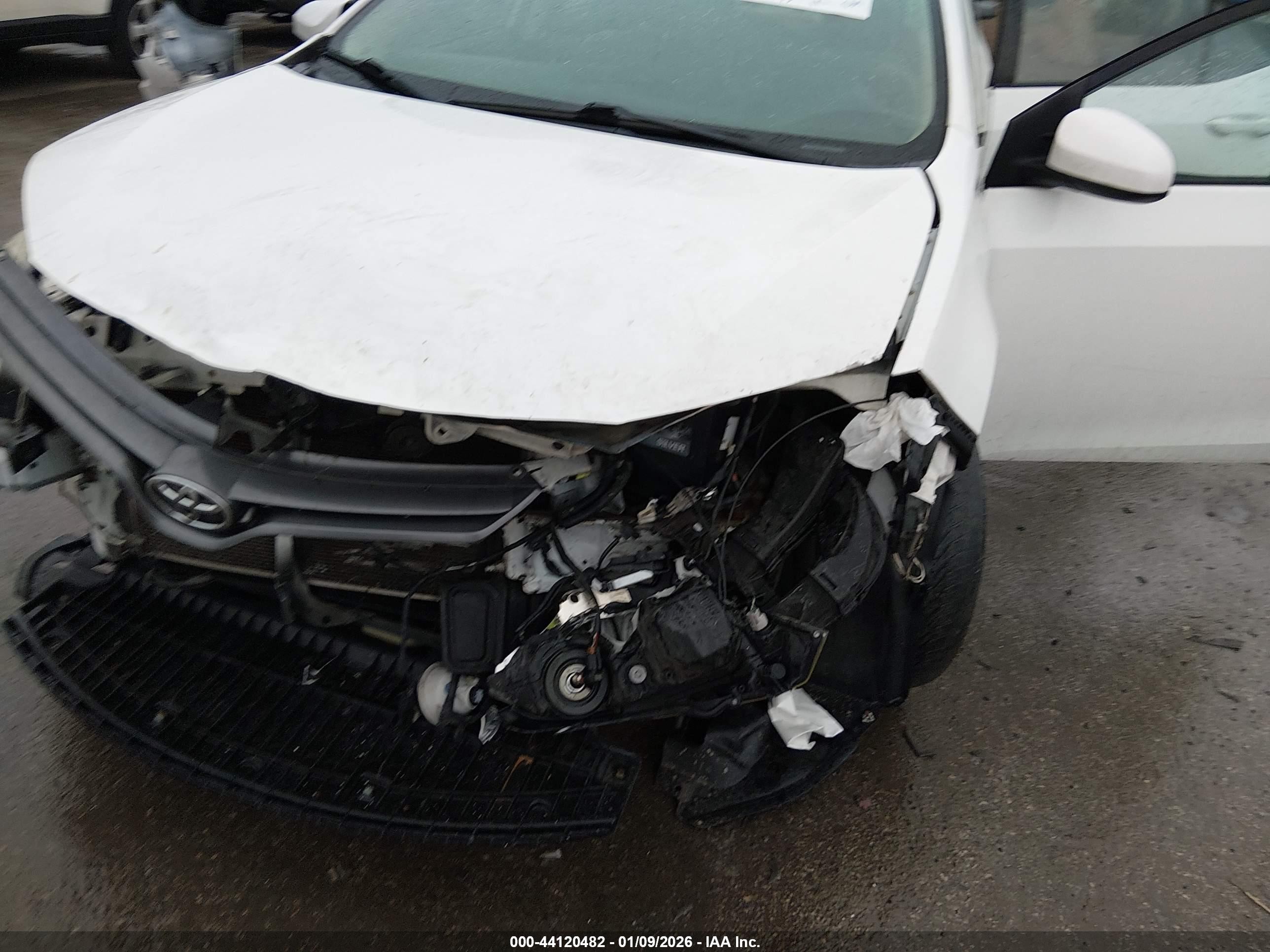 2015 Toyota Corolla Le Plus White vin: 2T1BURHE7FC343520