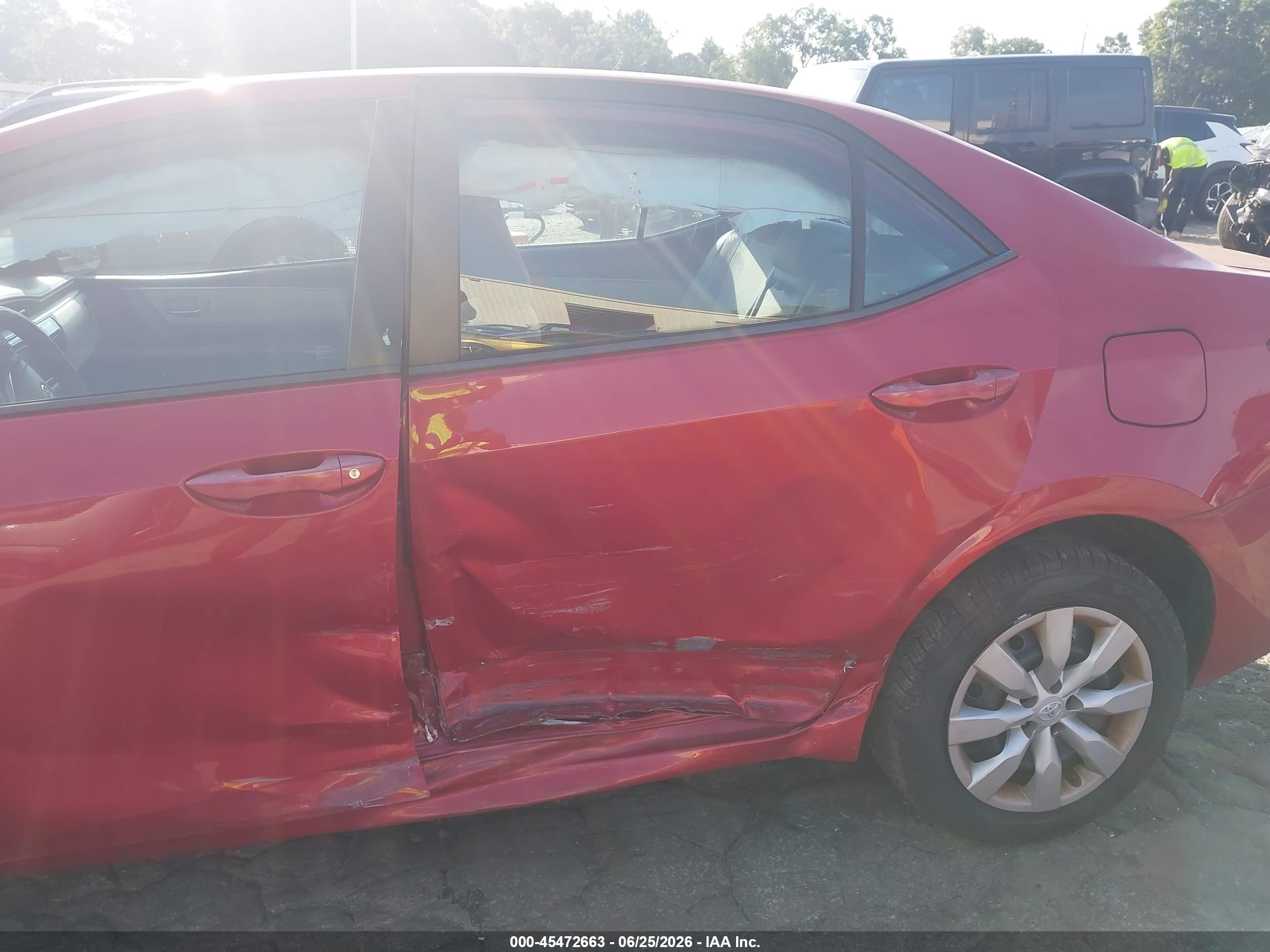 2015 Toyota Corolla Le Red vin: 2T1BURHE7FC398890