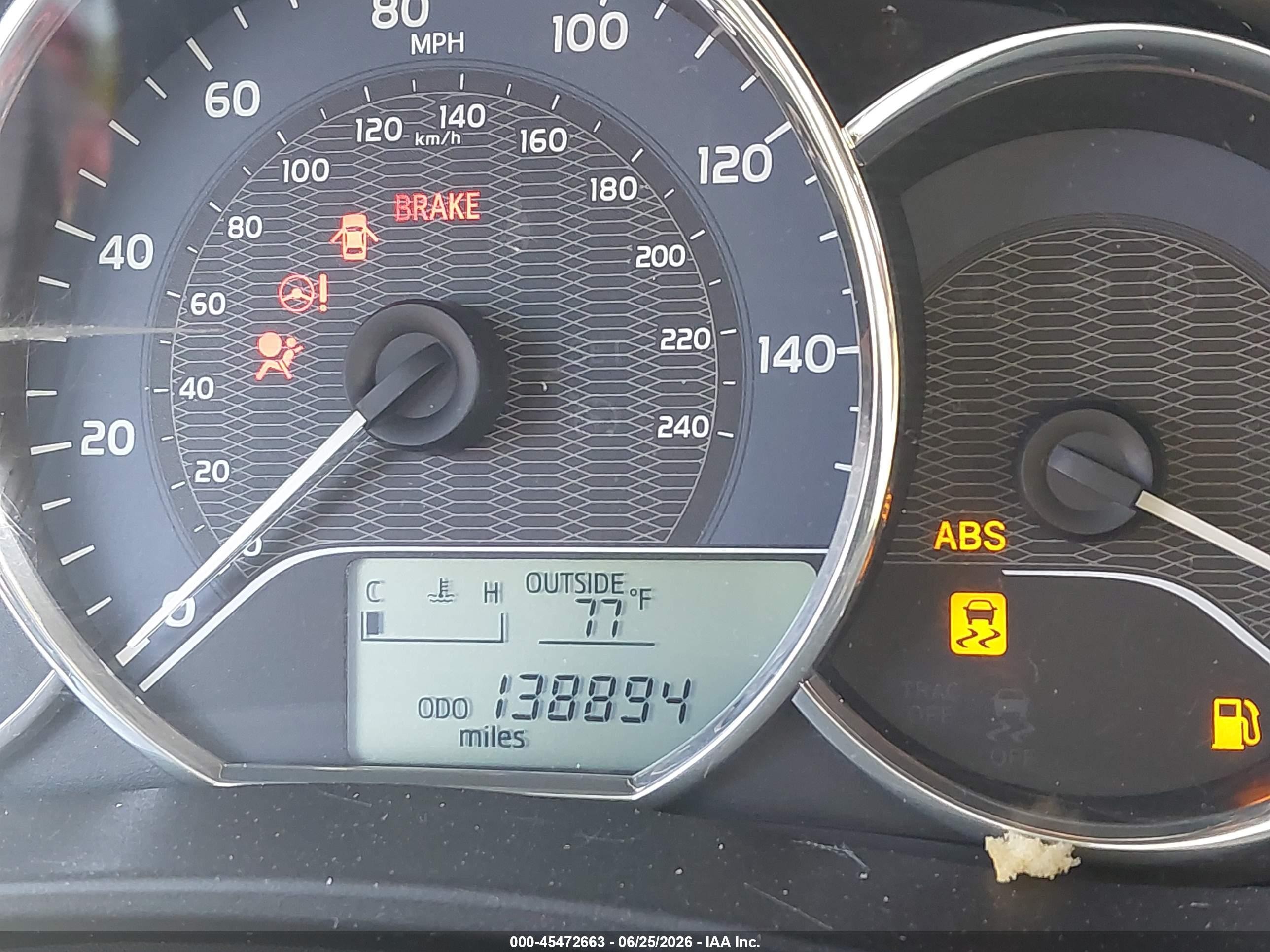 2015 Toyota Corolla Le Red vin: 2T1BURHE7FC398890