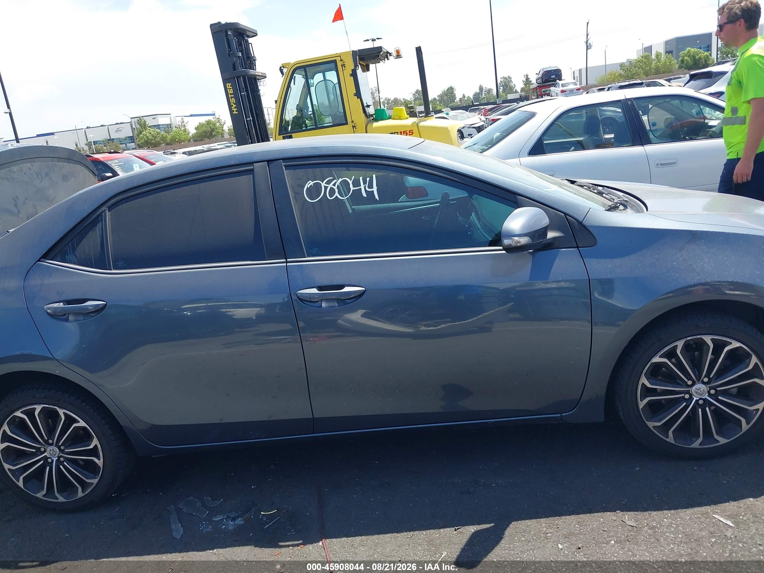 2015 Toyota Corolla S Plus Dark Blue vin: 2T1BURHE7FC401853
