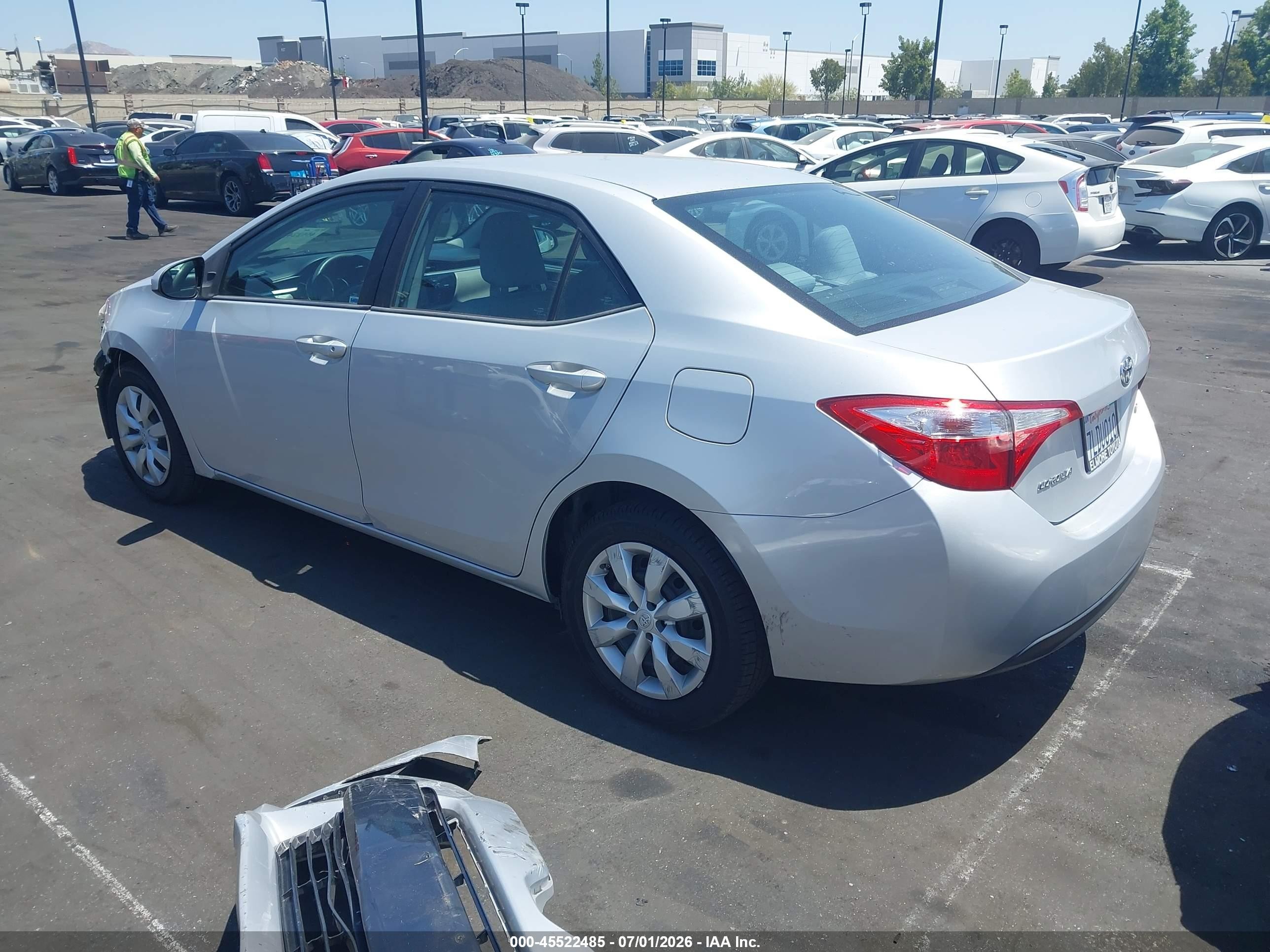 2015 Toyota Corolla Le Серебряный vin: 2T1BURHE7FC407796