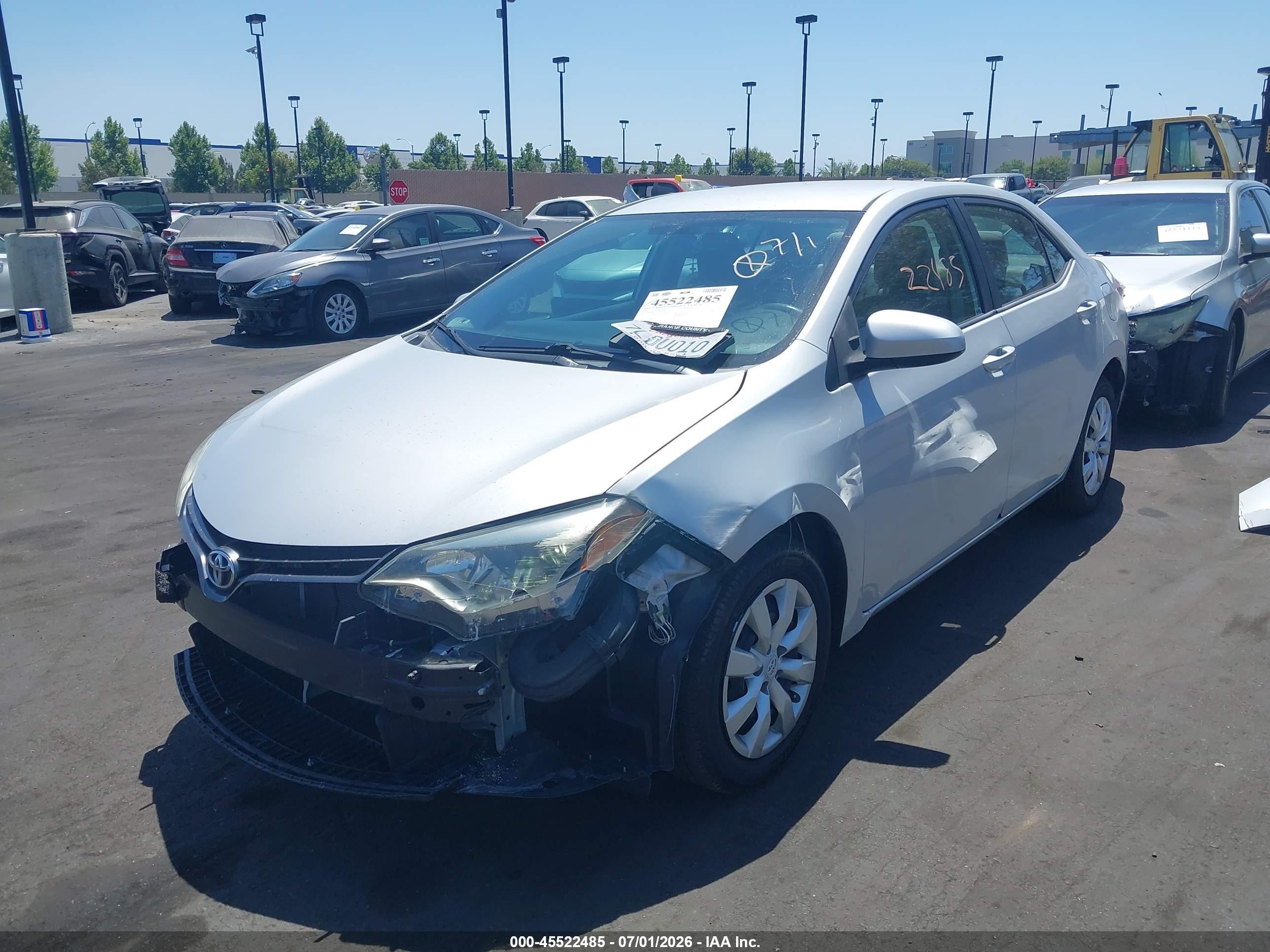 2015 Toyota Corolla Le Серебряный vin: 2T1BURHE7FC407796