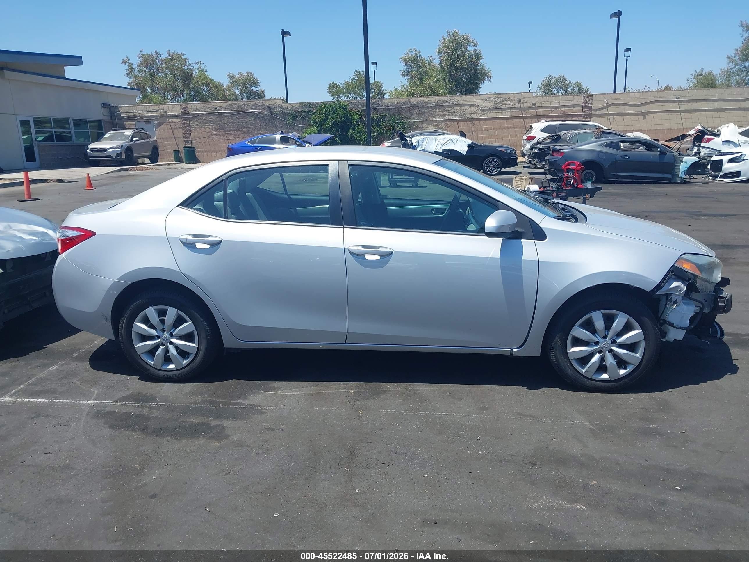 2015 Toyota Corolla Le Серебряный vin: 2T1BURHE7FC407796