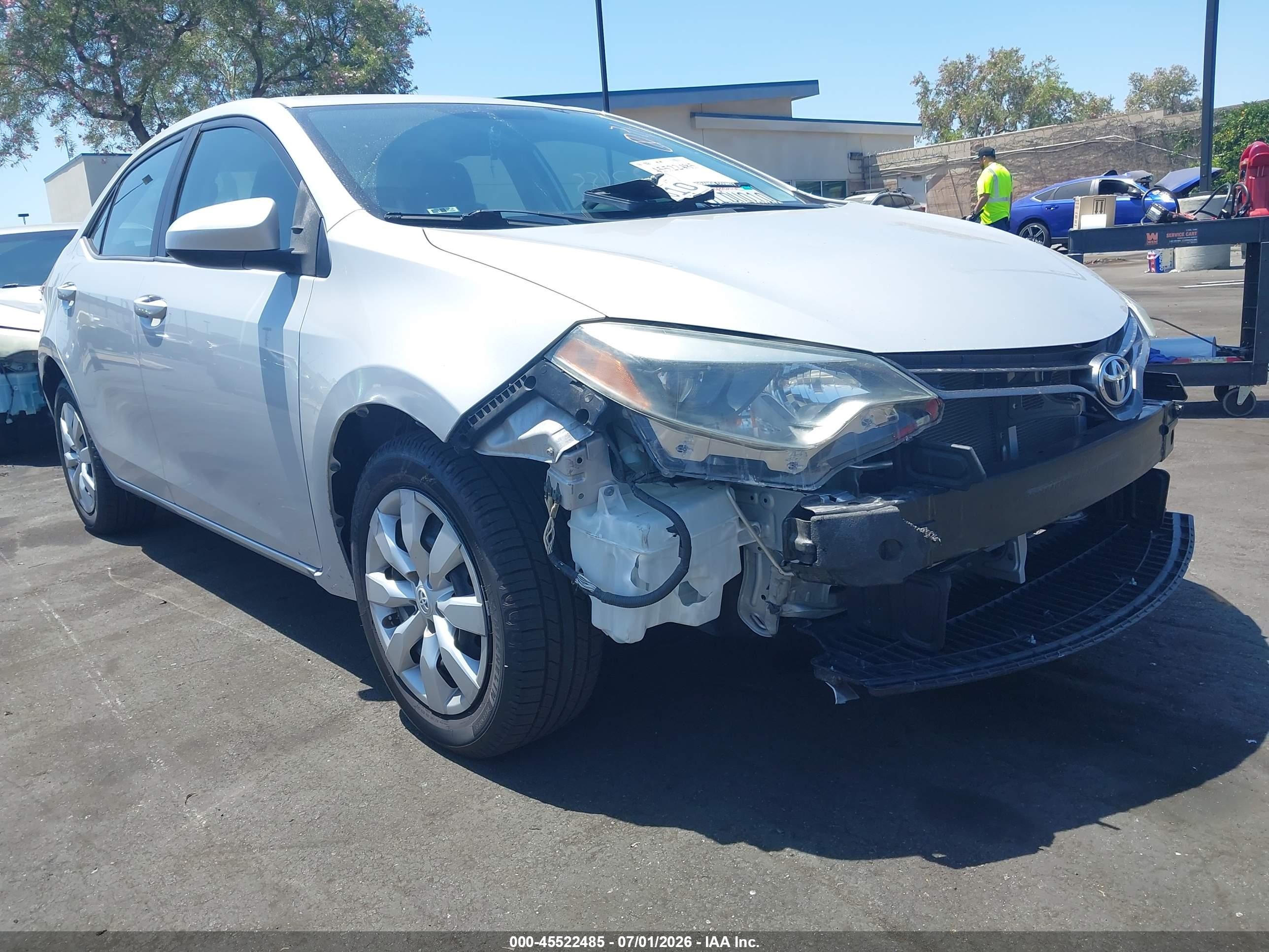 2015 Toyota Corolla Le Серебряный vin: 2T1BURHE7FC407796