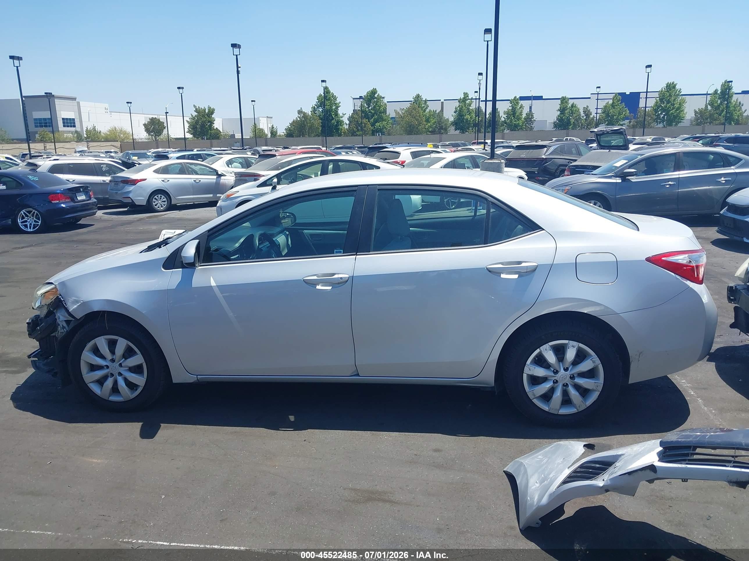 2015 Toyota Corolla Le Серебряный vin: 2T1BURHE7FC407796