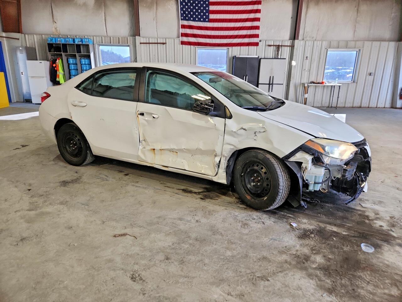 2015 Toyota Corolla Le White vin: 2T1BURHE7FC417907
