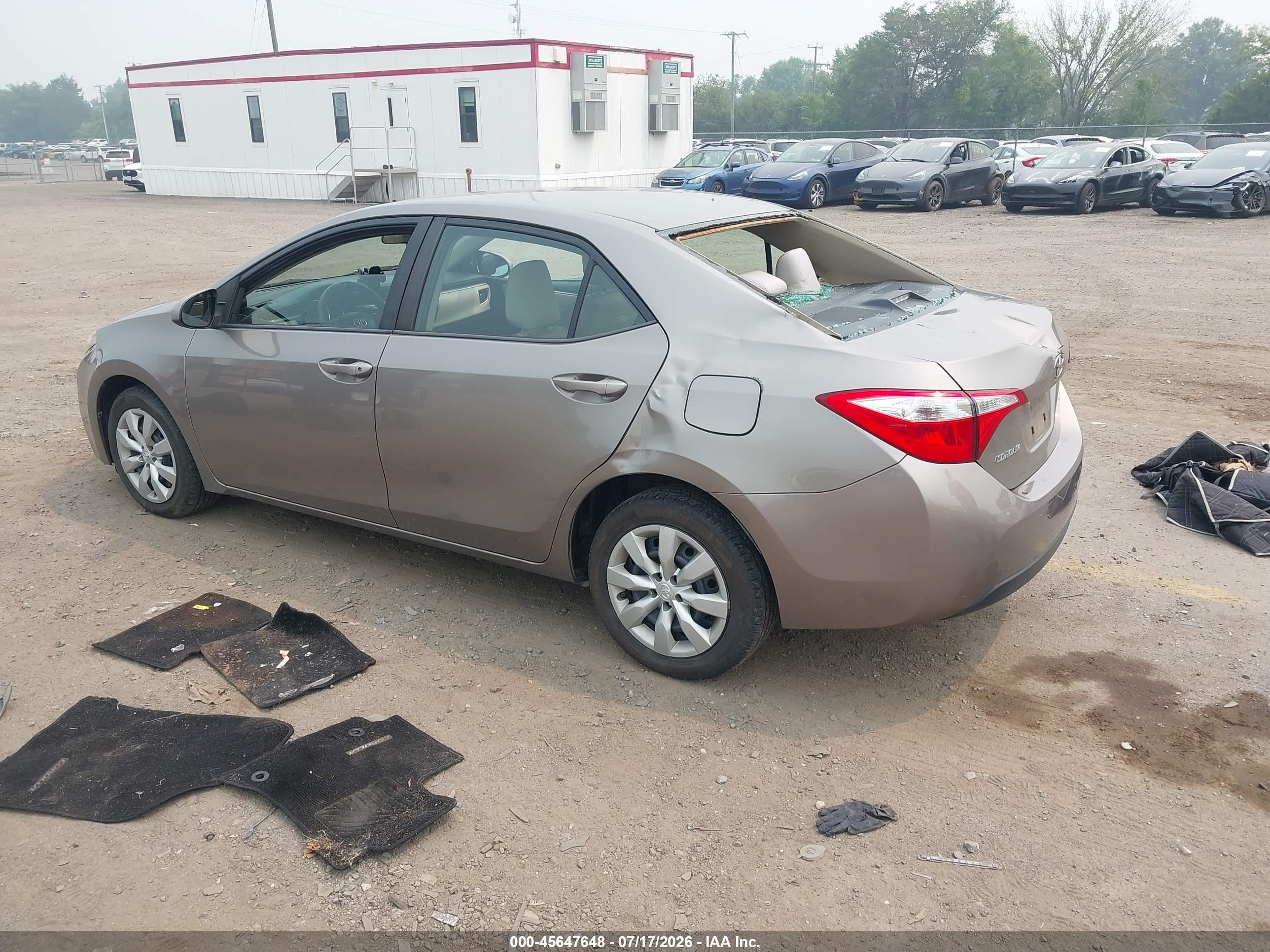 2015 Toyota Corolla Le Gold vin: 2T1BURHE7FC454715
