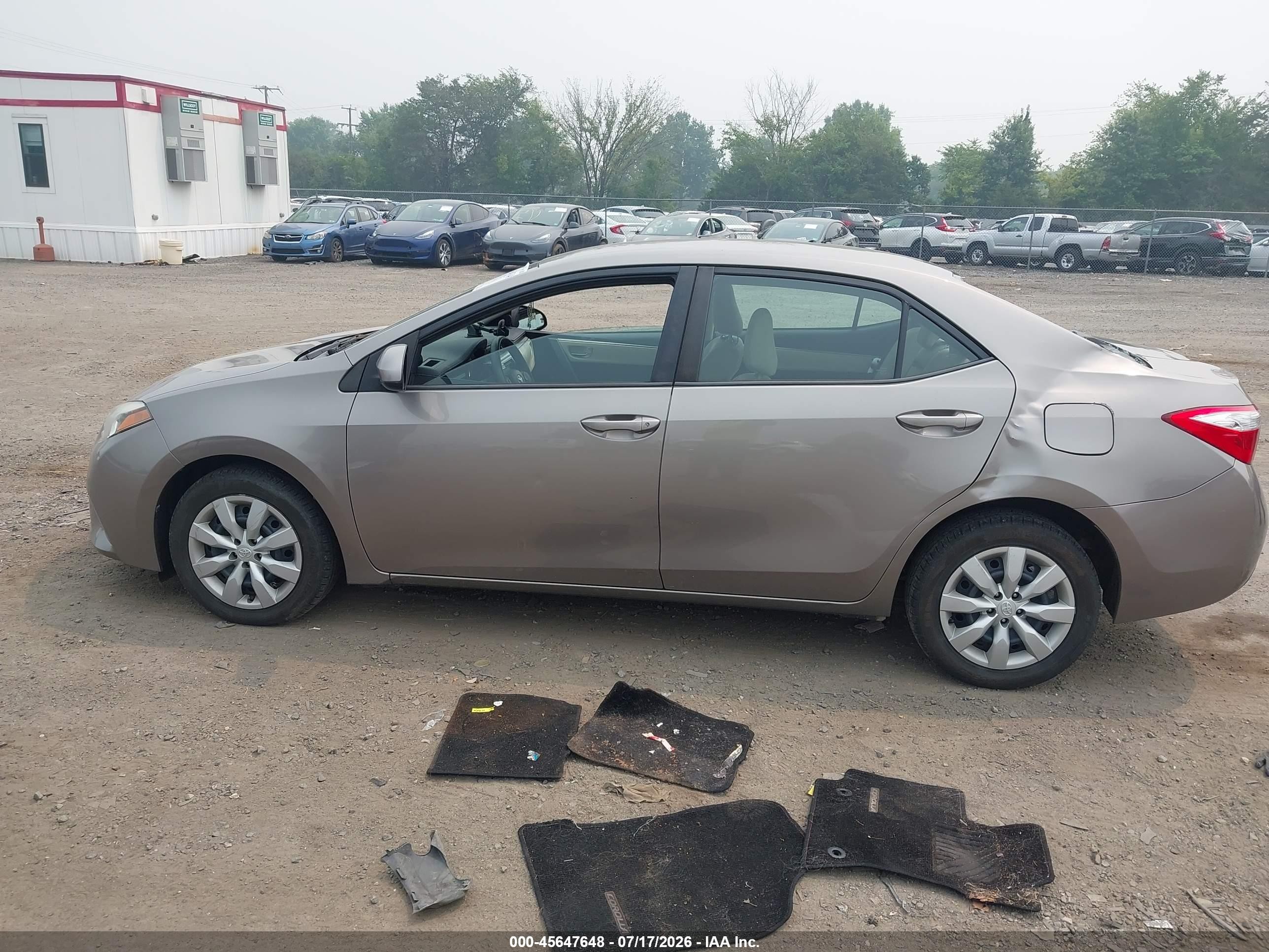 2015 Toyota Corolla Le Gold vin: 2T1BURHE7FC454715